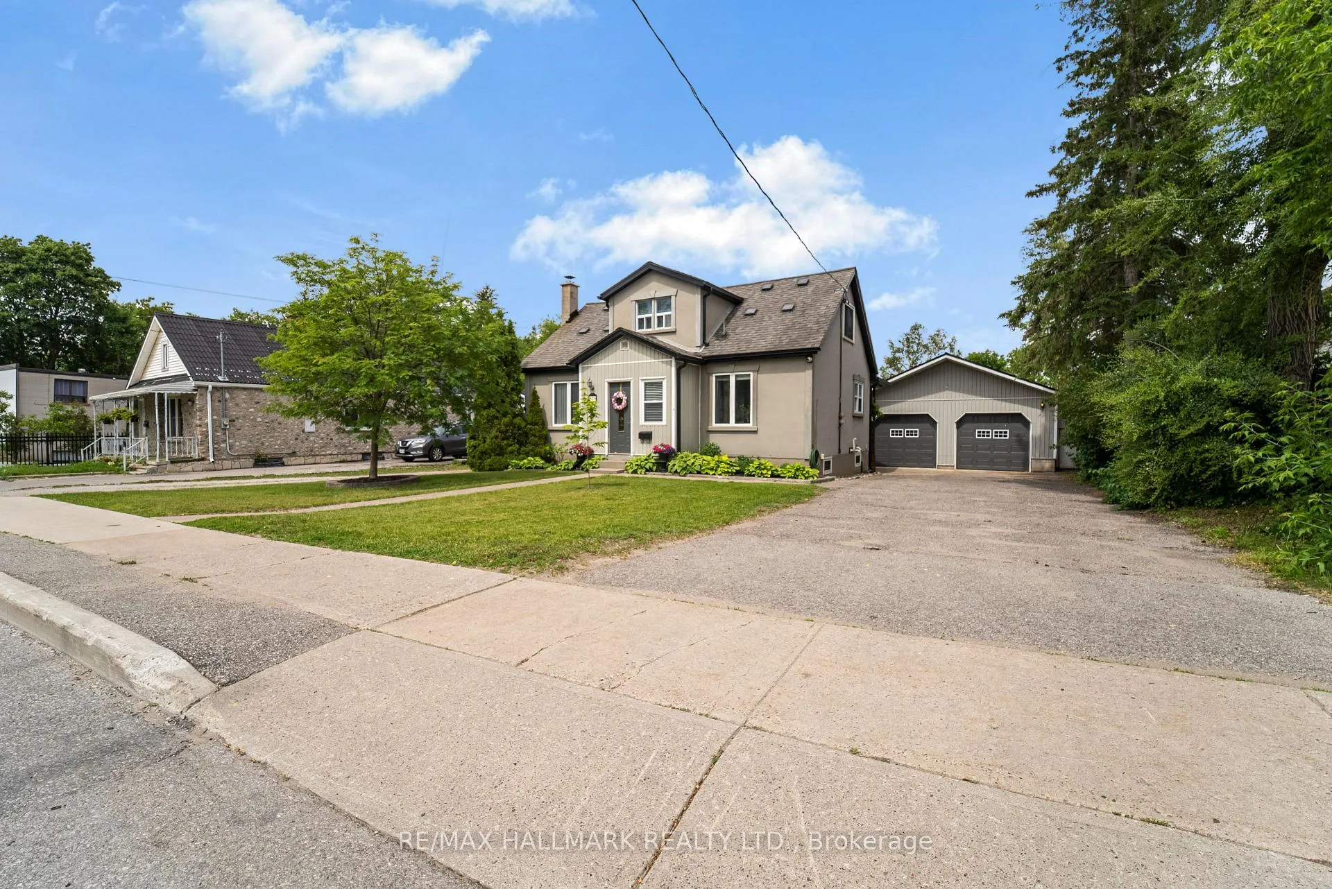 Photo 3 of 225 Innisfil Street, Barrie, Allandale Centre — HOMEH