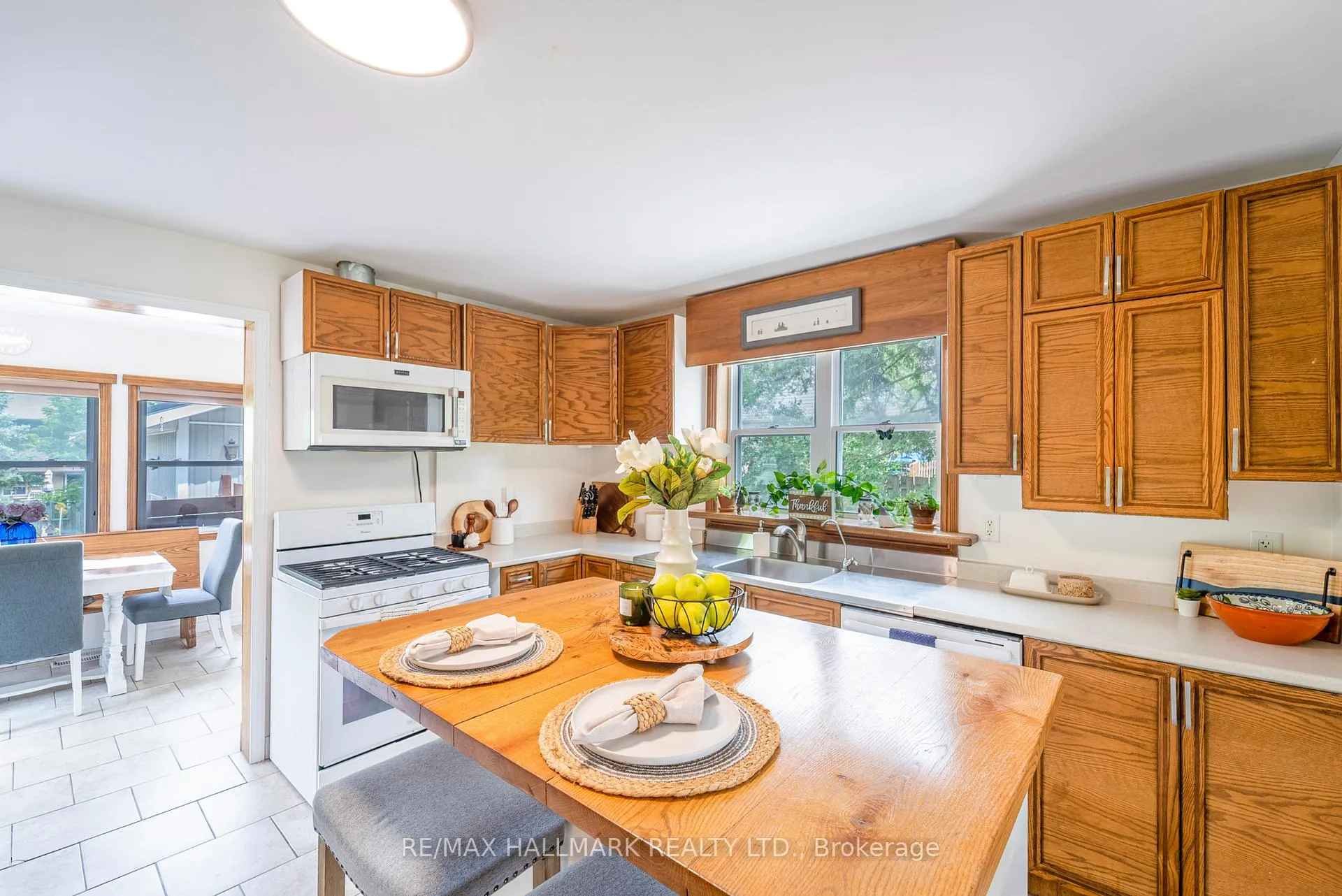 Photo 8 of 225 Innisfil Street, Barrie, Allandale Centre — HOMEH