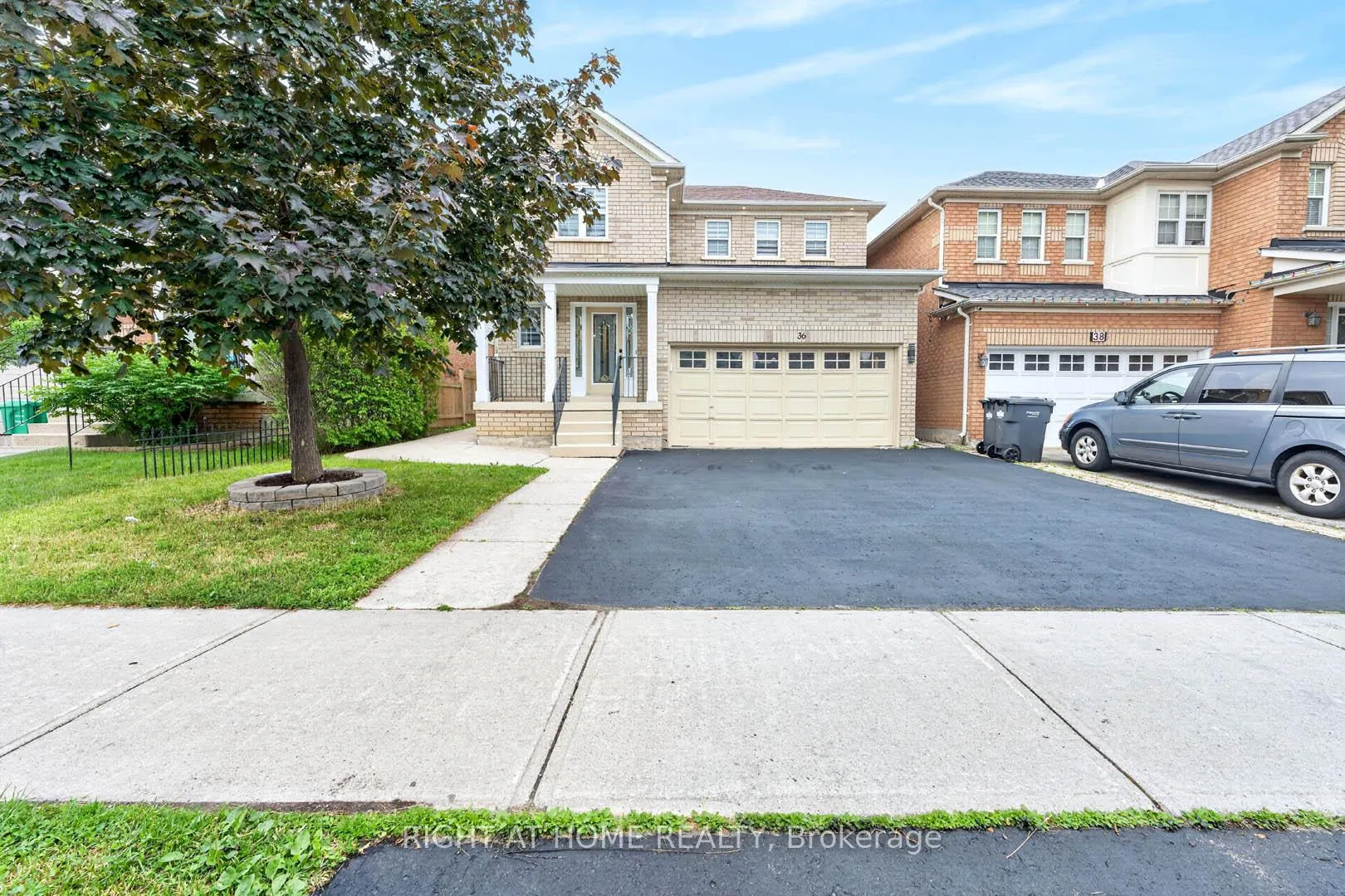 Photo 4 of 36 Earlsbridge Boulevard, Brampton, Fletcher's Meadow — HOMEH