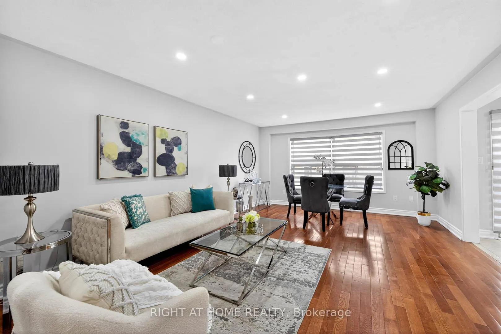 Photo 8 of 36 Earlsbridge Boulevard, Brampton, Fletcher's Meadow — HOMEH