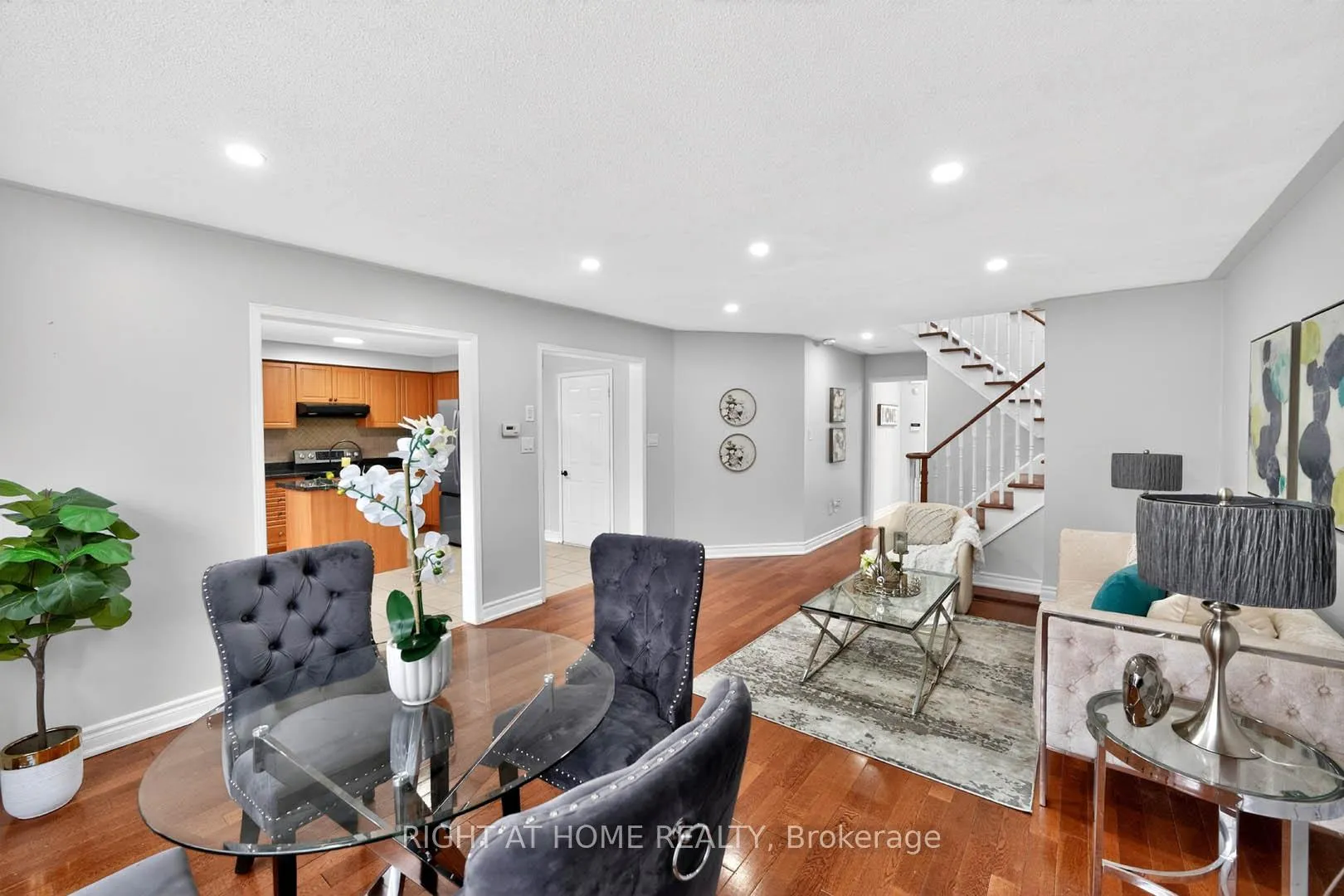 Photo 13 of 36 Earlsbridge Boulevard, Brampton, Fletcher's Meadow — HOMEH
