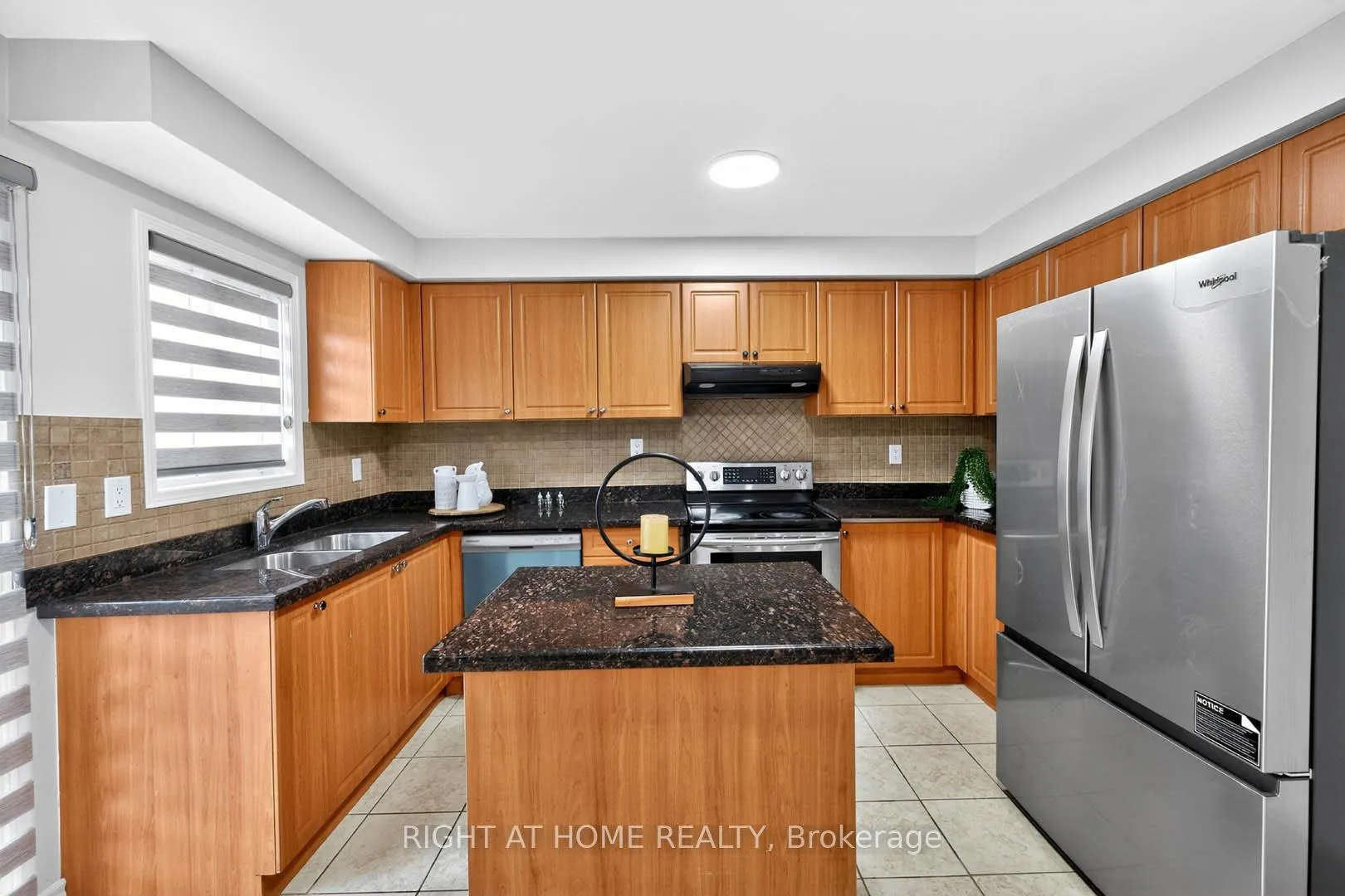 Photo 18 of 36 Earlsbridge Boulevard, Brampton, Fletcher's Meadow — HOMEH