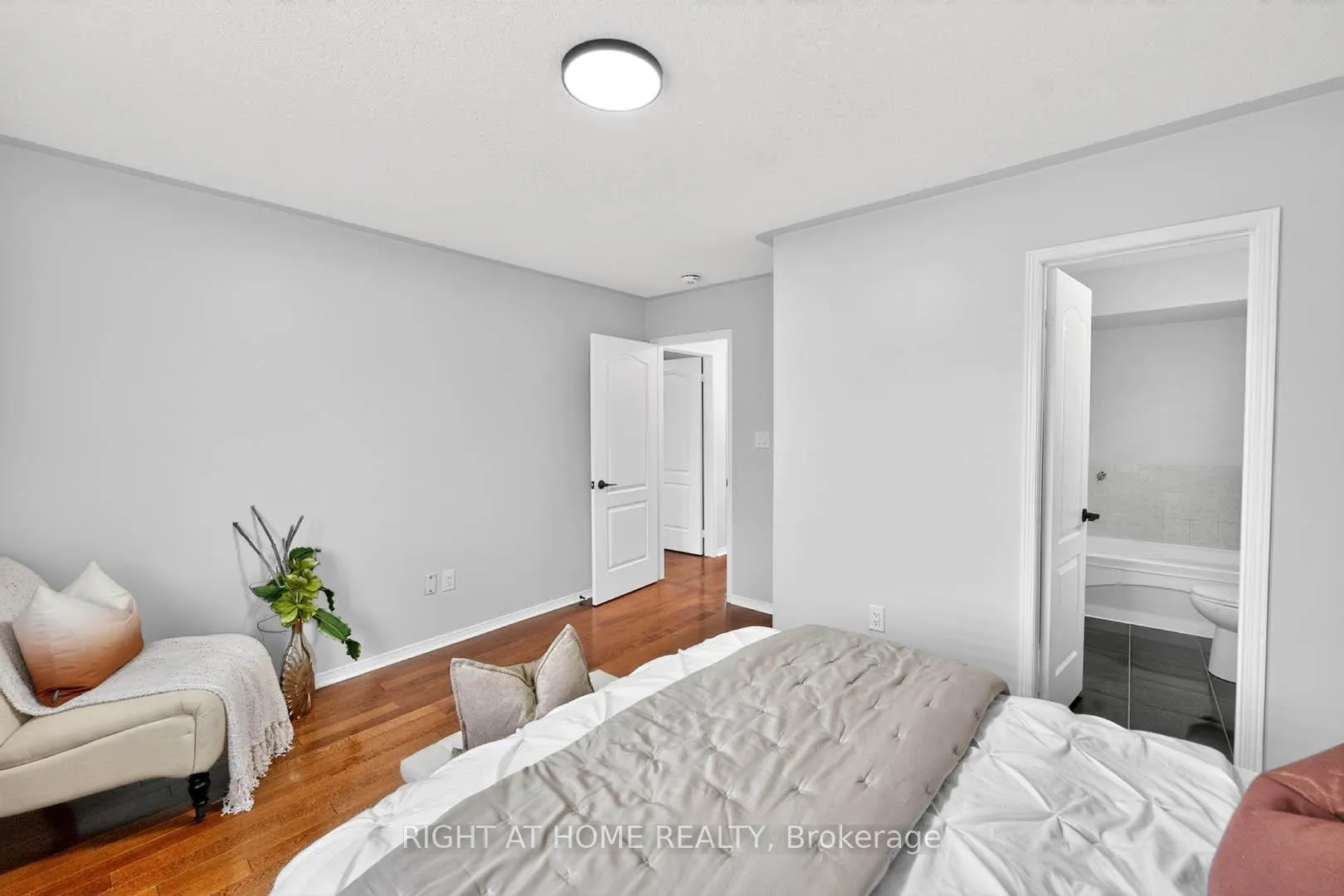 Photo 24 of 36 Earlsbridge Boulevard, Brampton, Fletcher's Meadow — HOMEH