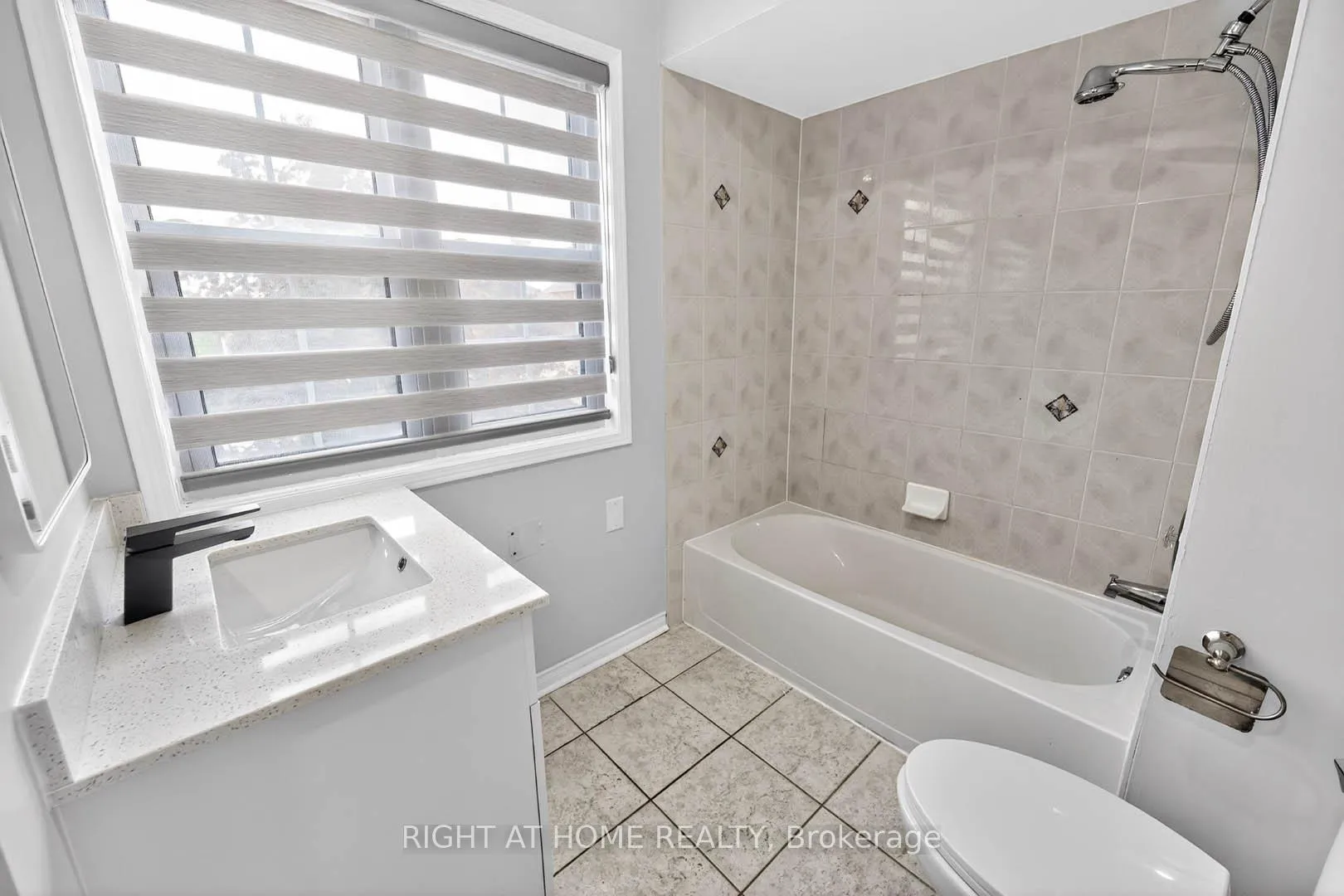 Photo 31 of 36 Earlsbridge Boulevard, Brampton, Fletcher's Meadow — HOMEH