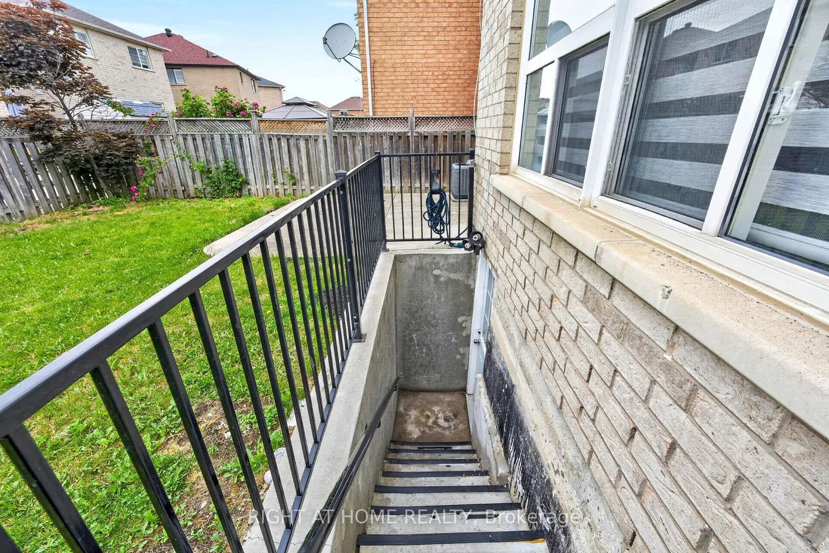 Photo 35 of 36 Earlsbridge Boulevard, Brampton, Fletcher's Meadow — HOMEH