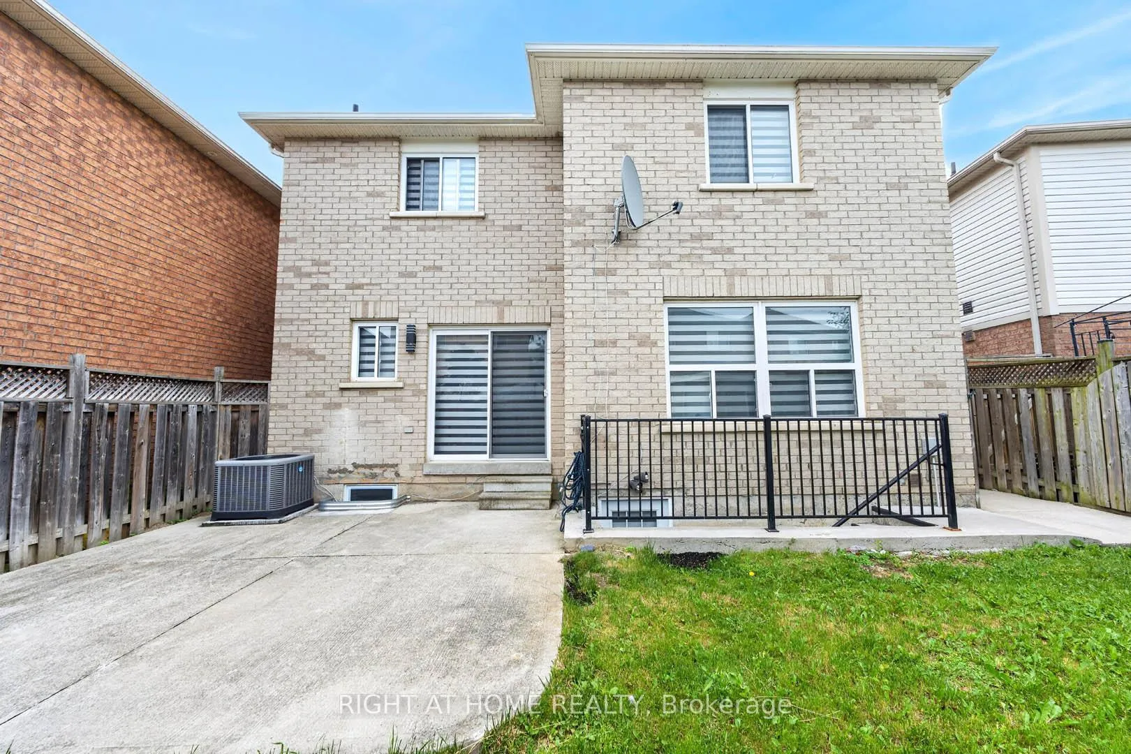Photo 49 of 36 Earlsbridge Boulevard, Brampton, Fletcher's Meadow — HOMEH