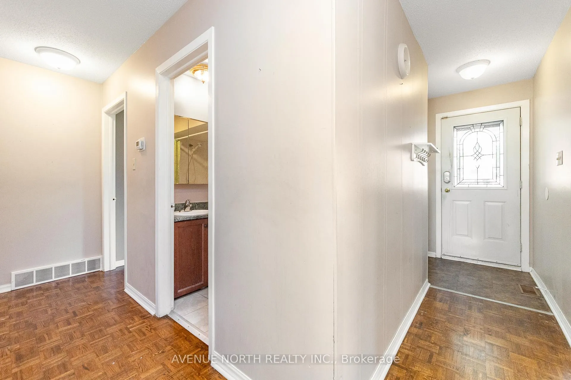 Photo 4 of 3005 Mccarthy Road, Ottawa, Riverside Park South — HOMEH