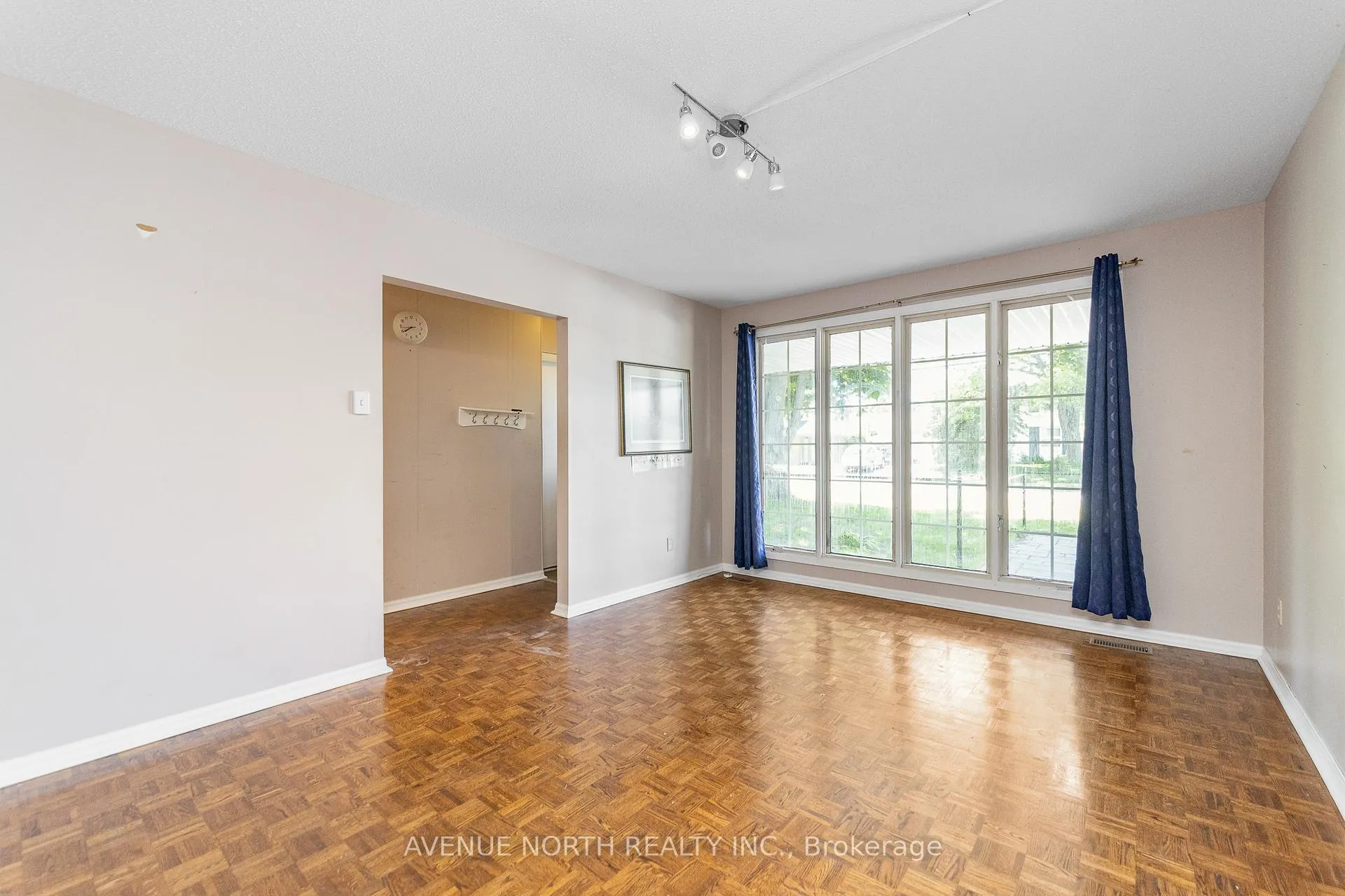 Photo 6 of 3005 Mccarthy Road, Ottawa, Riverside Park South — HOMEH