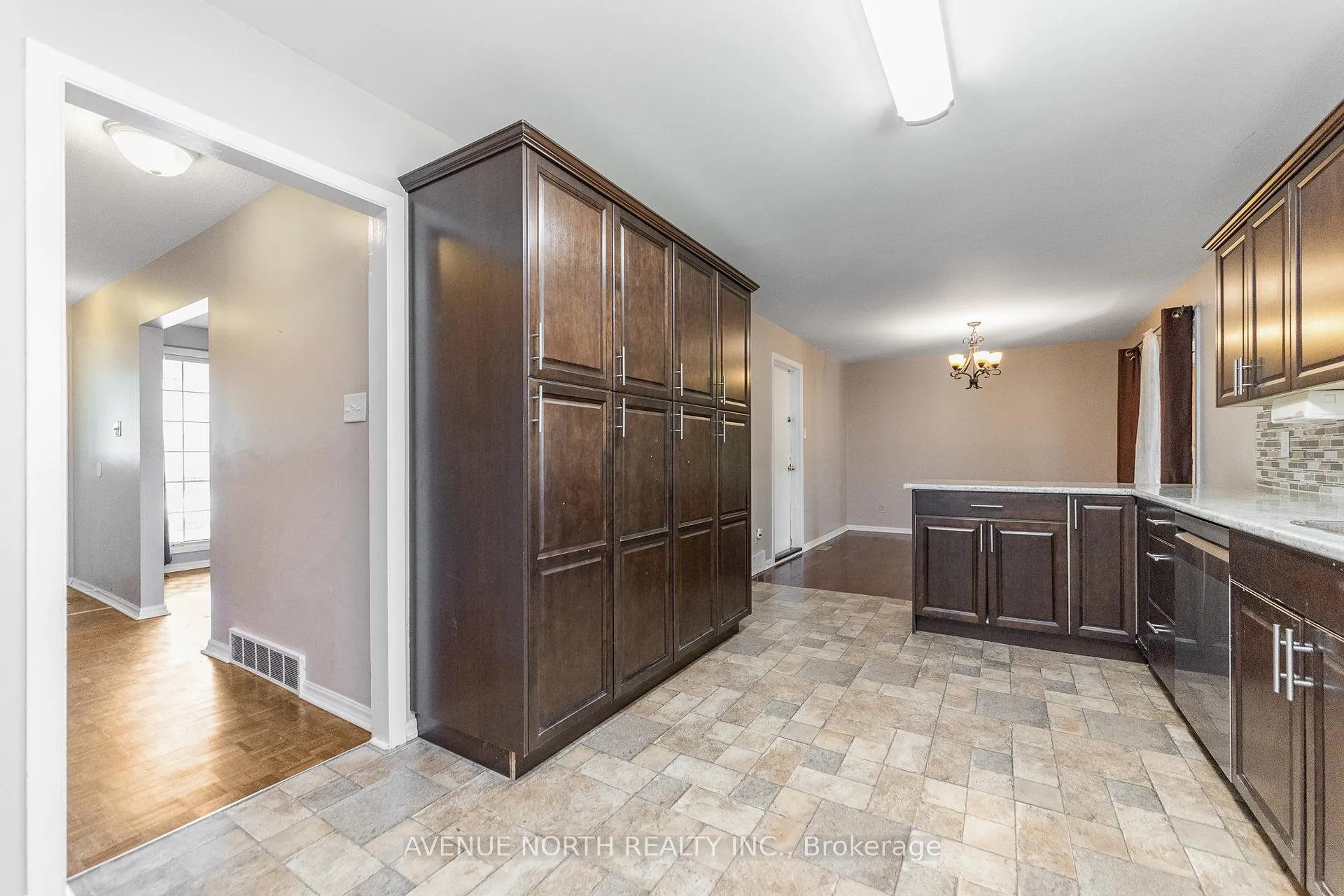 Photo 14 of 3005 Mccarthy Road, Ottawa, Riverside Park South — HOMEH