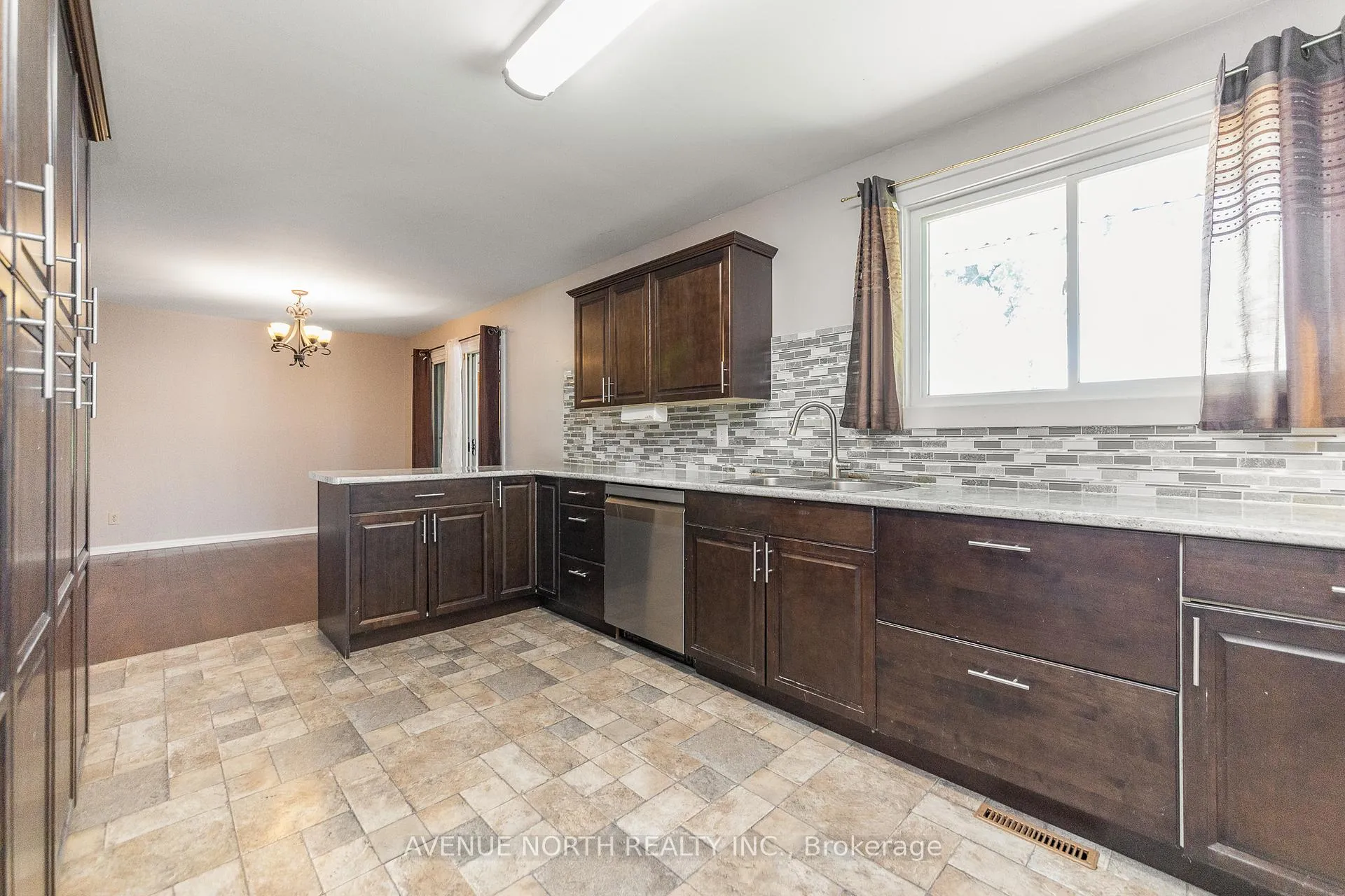 Photo 15 of 3005 Mccarthy Road, Ottawa, Riverside Park South — HOMEH