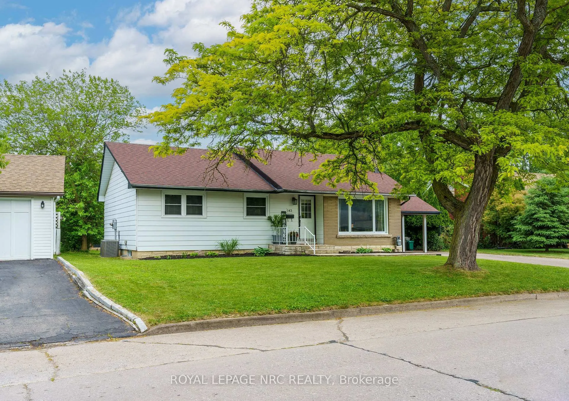 Photo 2 of 143 Village Road, St. Catharines, Glendale/Glenridge — HOMEH