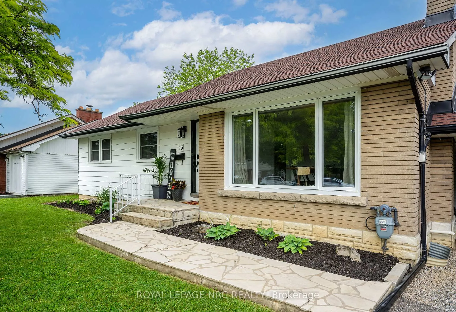 Photo 3 of 143 Village Road, St. Catharines, Glendale/Glenridge — HOMEH
