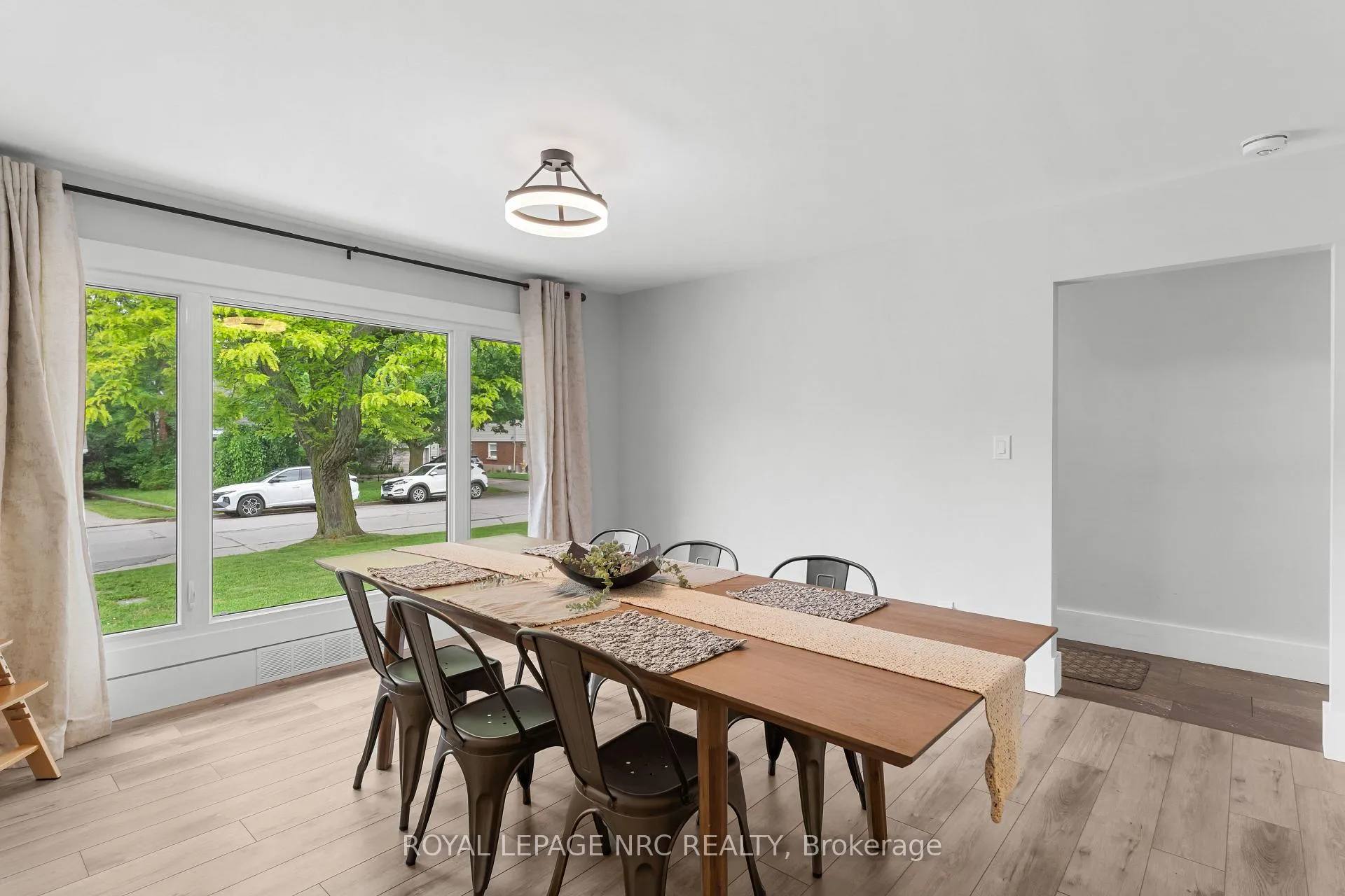 Photo 6 of 143 Village Road, St. Catharines, Glendale/Glenridge — HOMEH