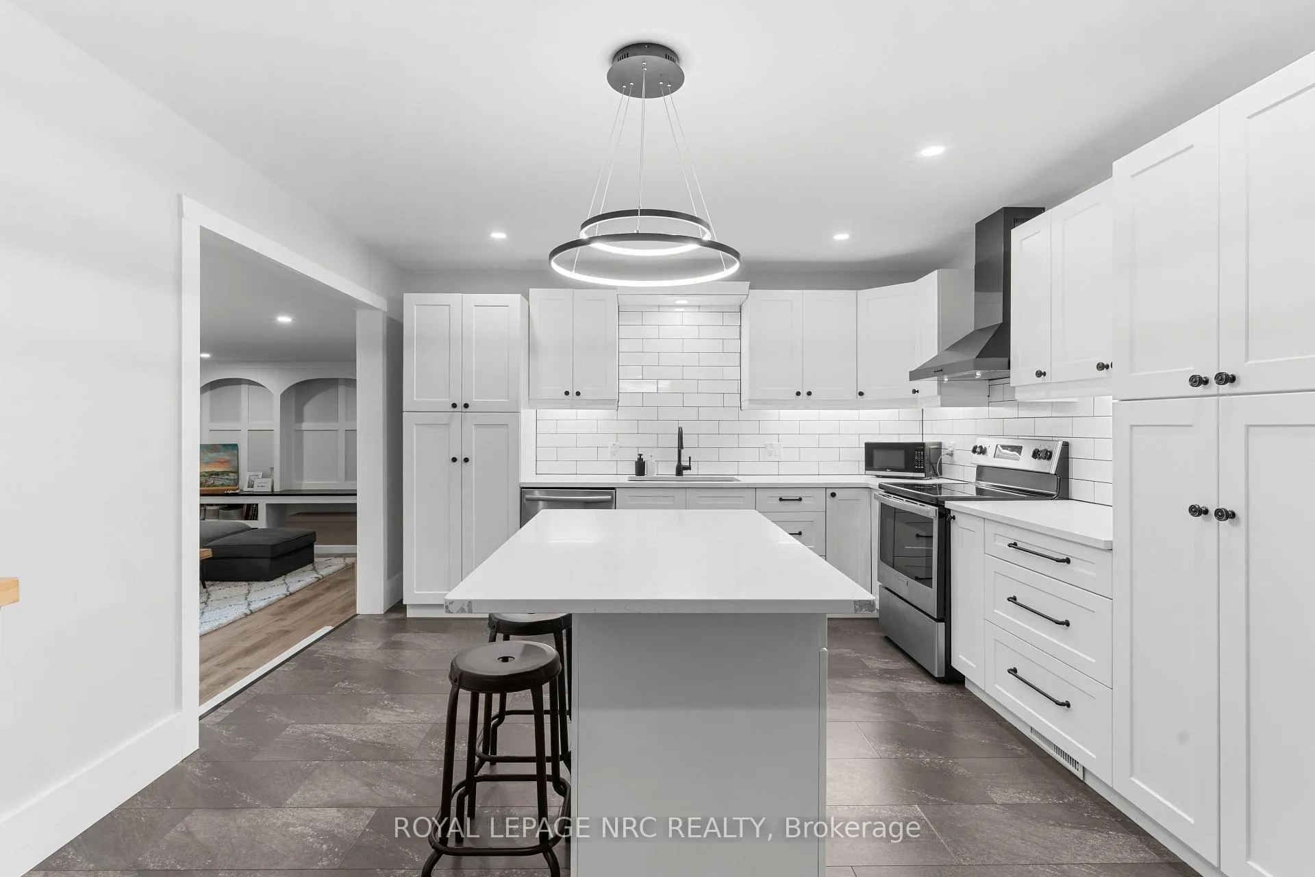 Photo 7 of 143 Village Road, St. Catharines, Glendale/Glenridge — HOMEH