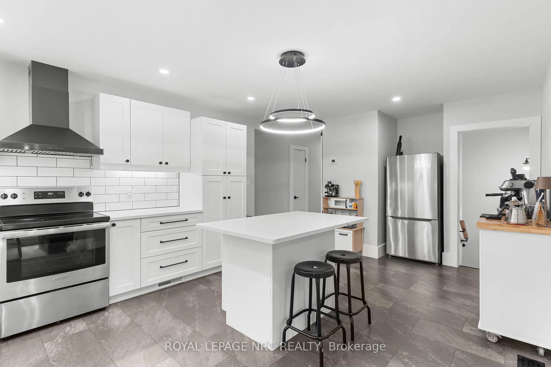 Photo 11 of 143 Village Road, St. Catharines, Glendale/Glenridge — HOMEH