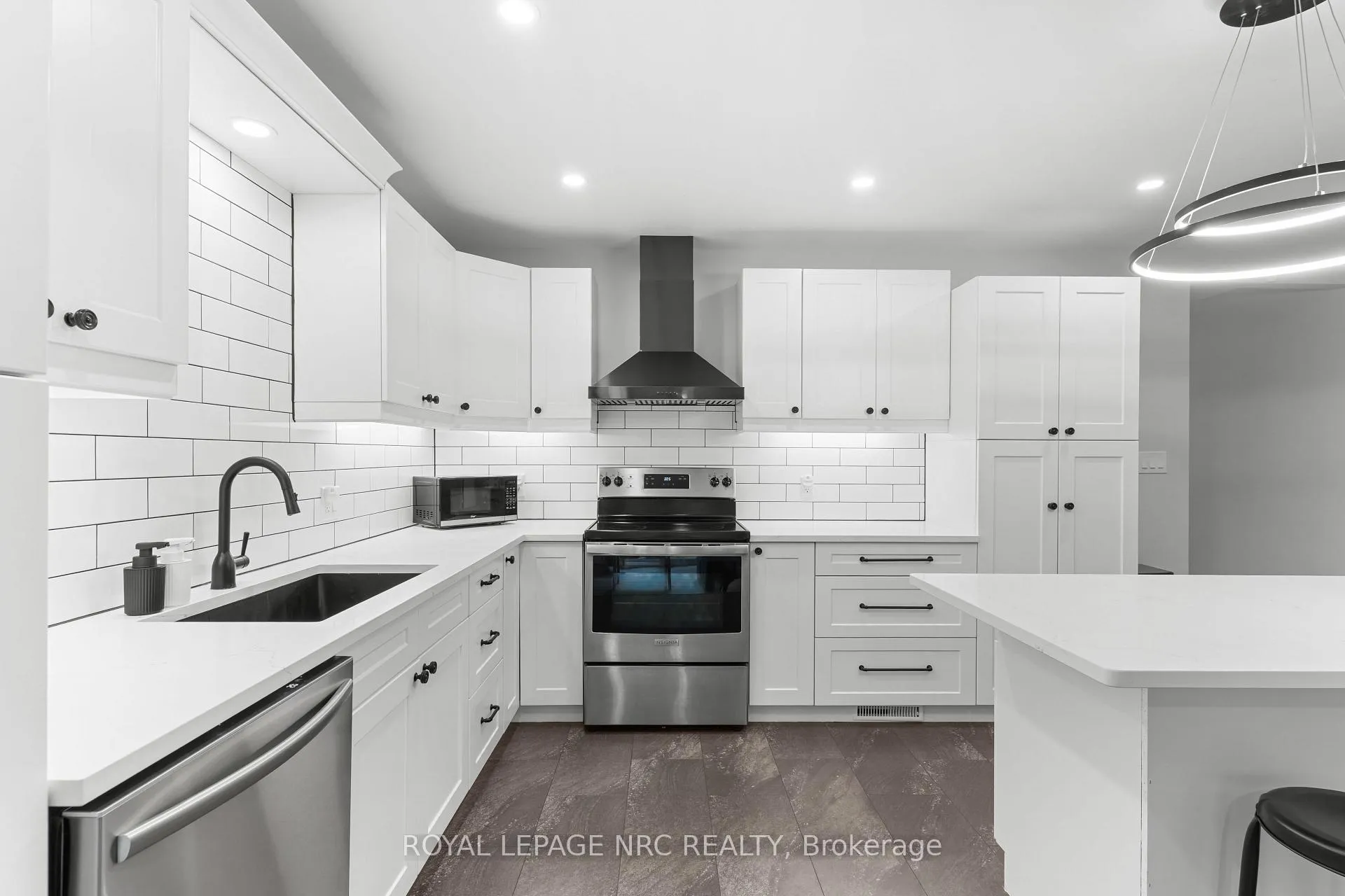 Photo 12 of 143 Village Road, St. Catharines, Glendale/Glenridge — HOMEH