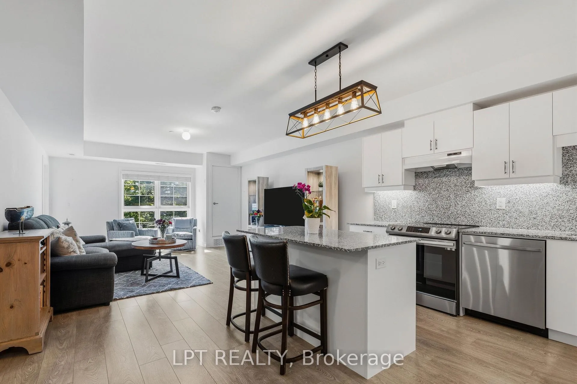 Photo 1 of Unit 303, 110 Grew Boulevard, Georgina, Sutton & Jackson's Point — HOMEH