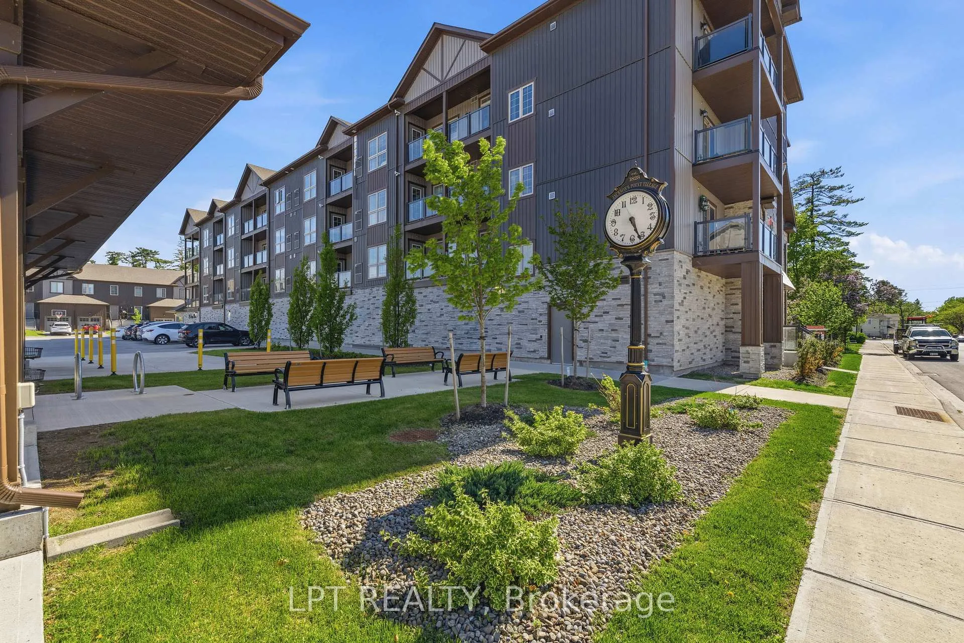 Photo 5 of Unit 303, 110 Grew Boulevard, Georgina, Sutton & Jackson's Point — HOMEH