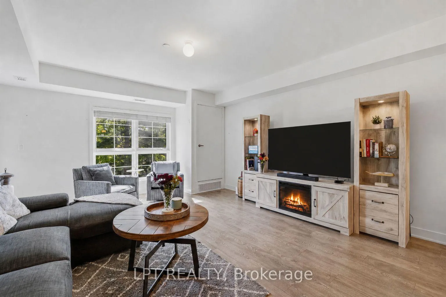 Photo 6 of Unit 303, 110 Grew Boulevard, Georgina, Sutton & Jackson's Point — HOMEH