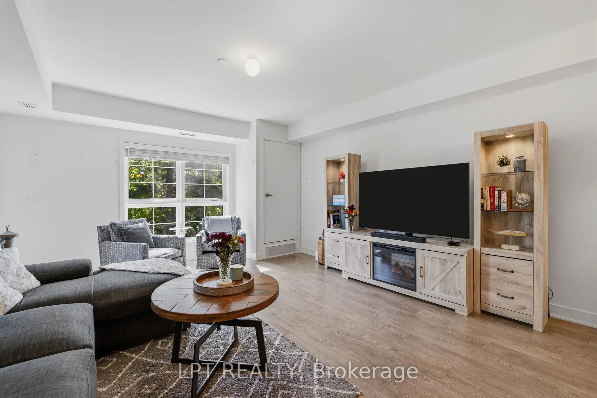 Photo 7 of Unit 303, 110 Grew Boulevard, Georgina, Sutton & Jackson's Point — HOMEH