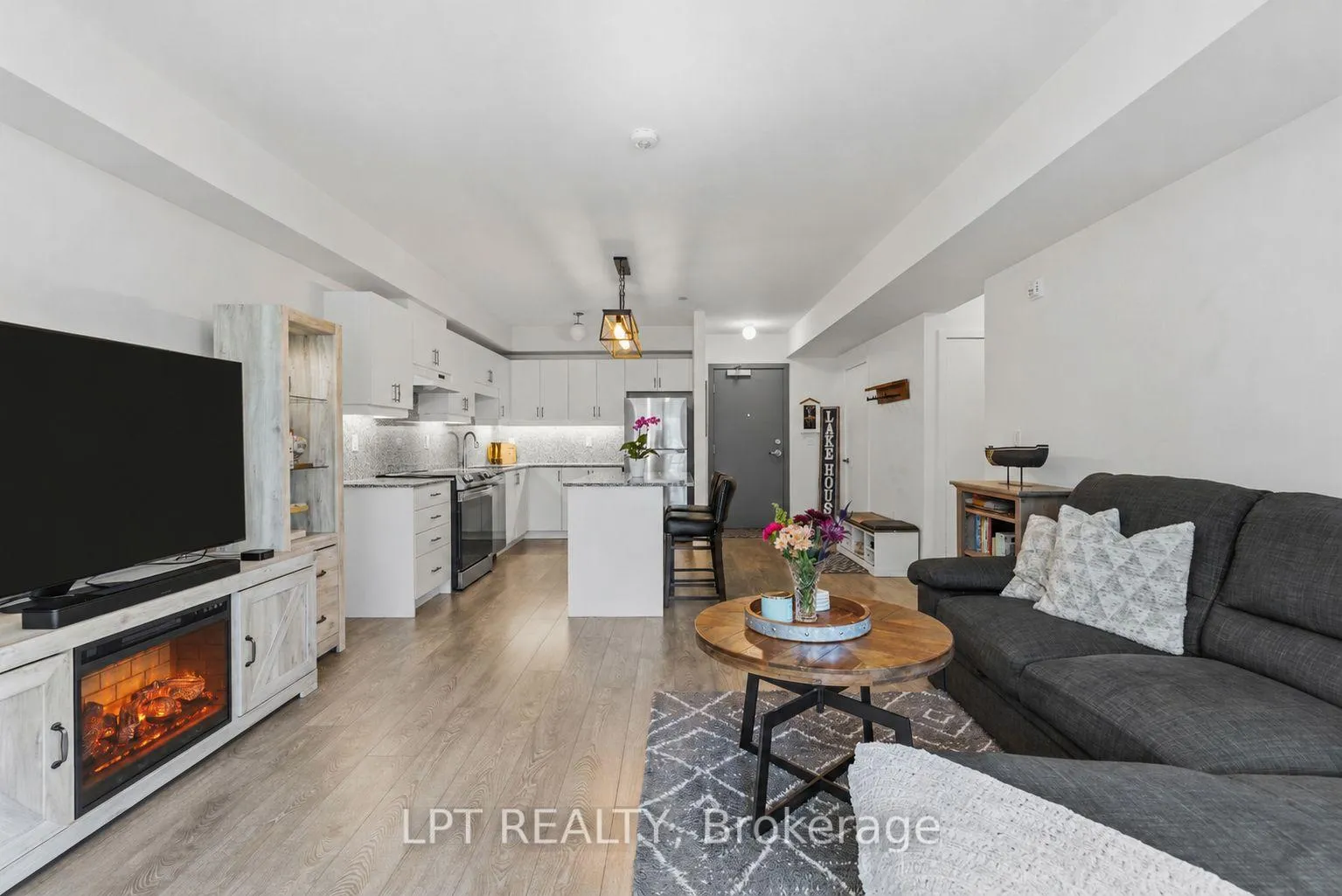 Photo 13 of Unit 303, 110 Grew Boulevard, Georgina, Sutton & Jackson's Point — HOMEH