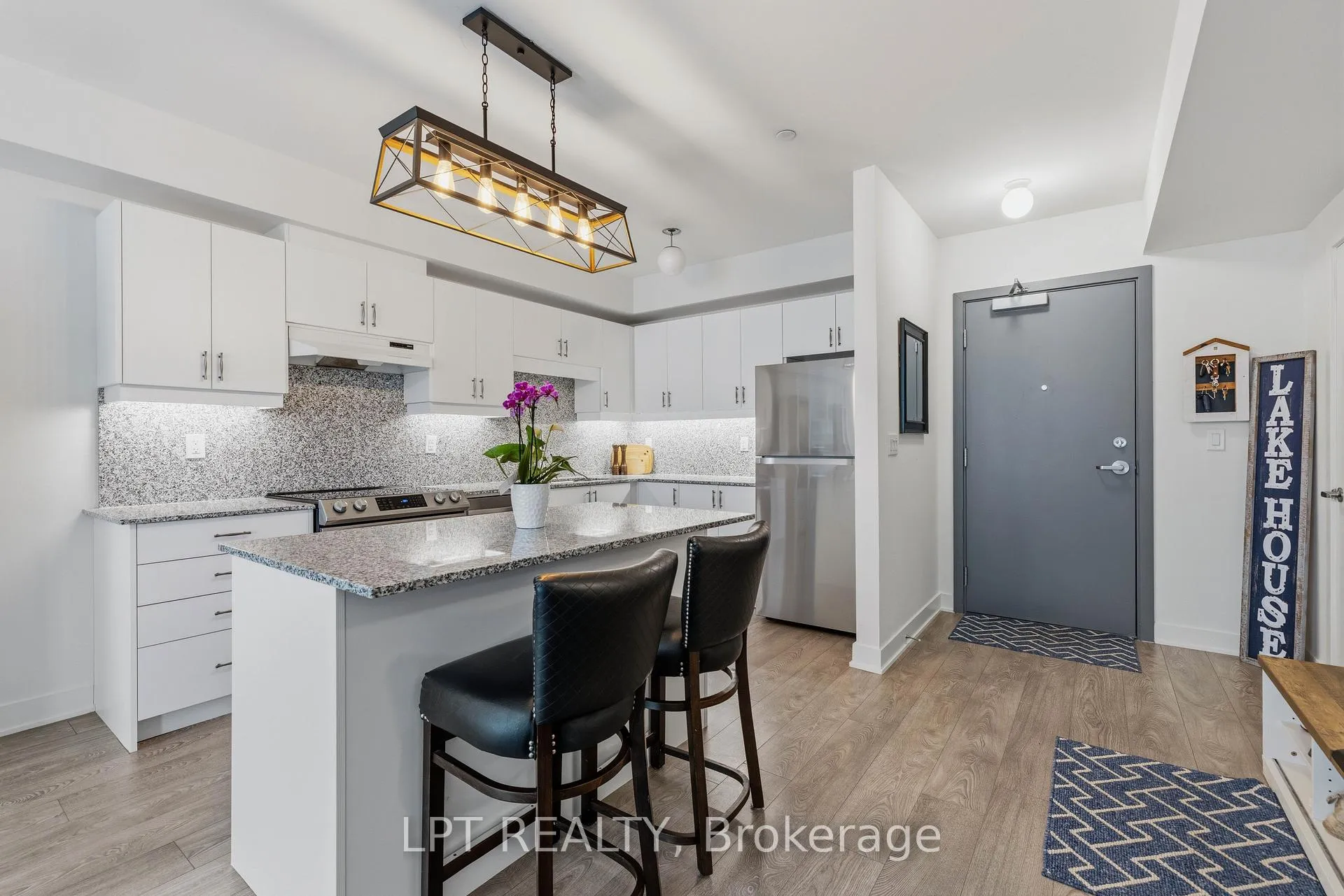 Photo 15 of Unit 303, 110 Grew Boulevard, Georgina, Sutton & Jackson's Point — HOMEH