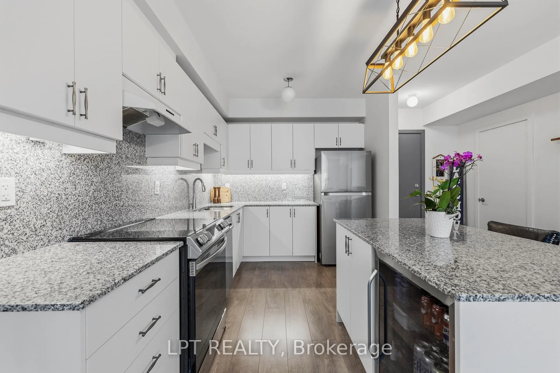 Photo 16 of Unit 303, 110 Grew Boulevard, Georgina, Sutton & Jackson's Point — HOMEH