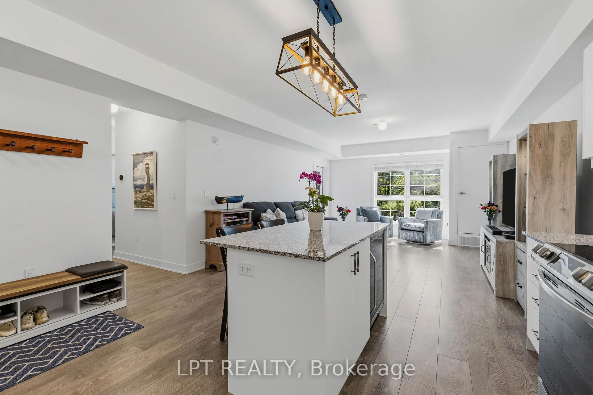 Photo 17 of Unit 303, 110 Grew Boulevard, Georgina, Sutton & Jackson's Point — HOMEH