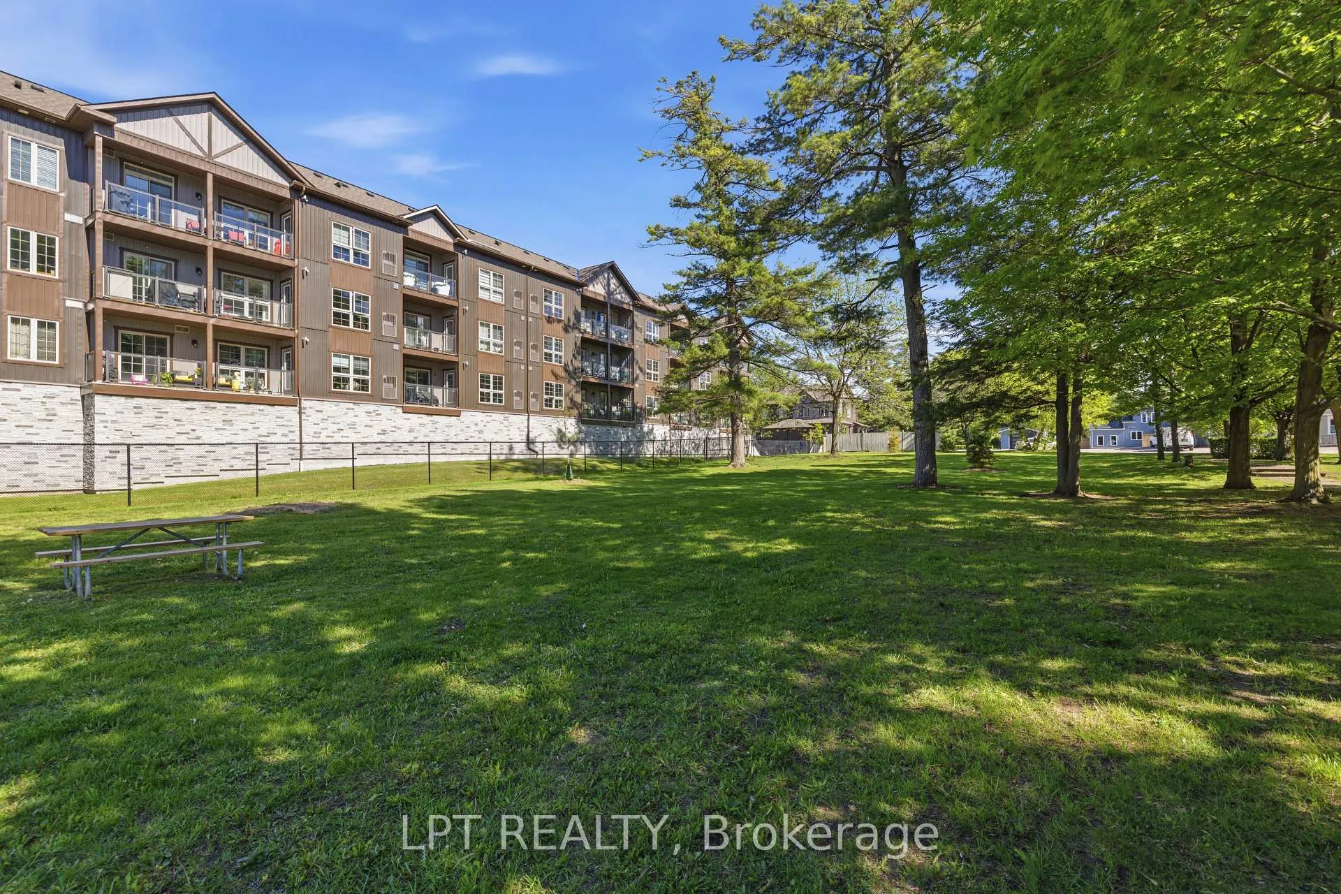 Photo 28 of Unit 303, 110 Grew Boulevard, Georgina, Sutton & Jackson's Point — HOMEH