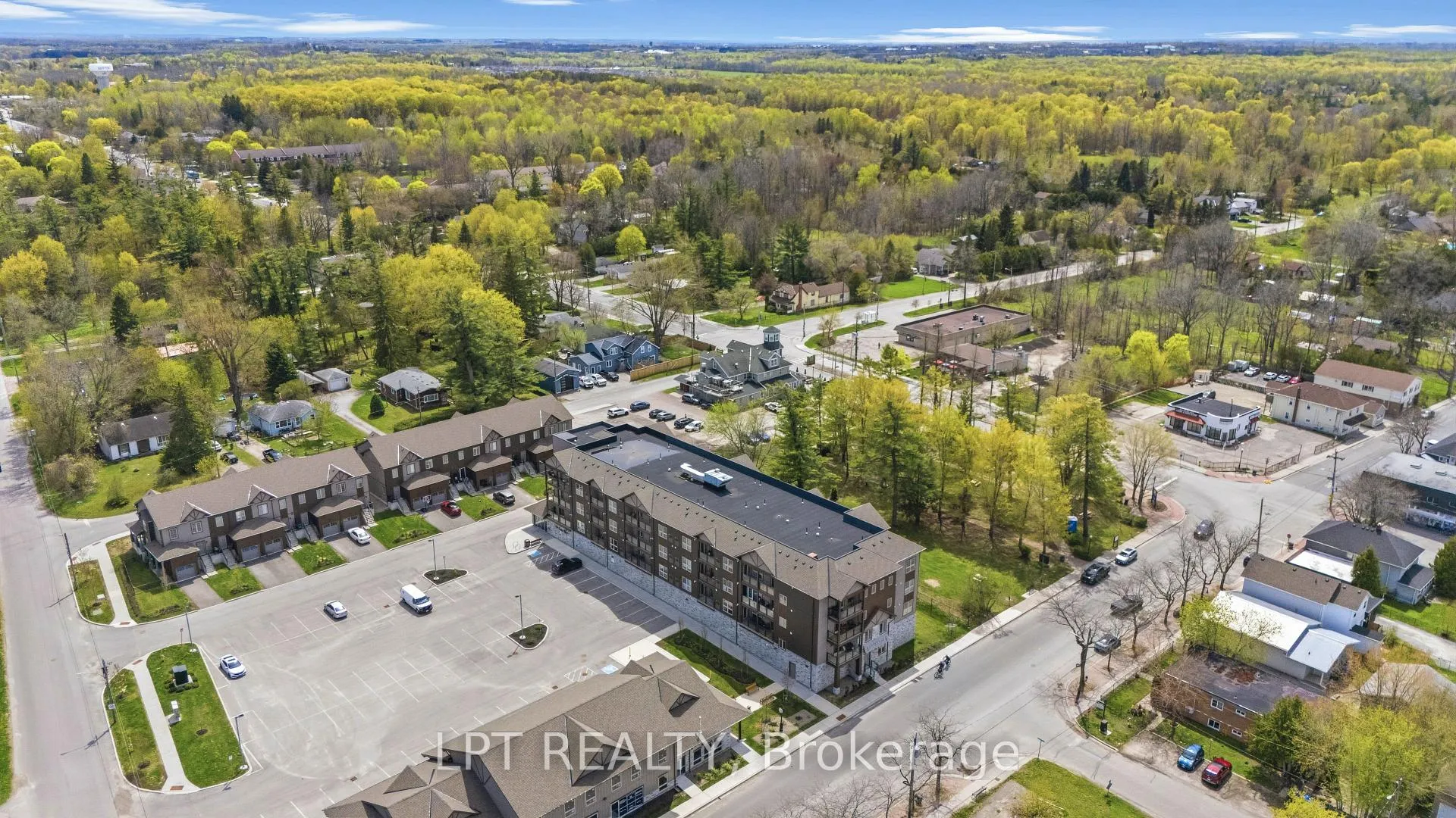 Photo 32 of Unit 303, 110 Grew Boulevard, Georgina, Sutton & Jackson's Point — HOMEH