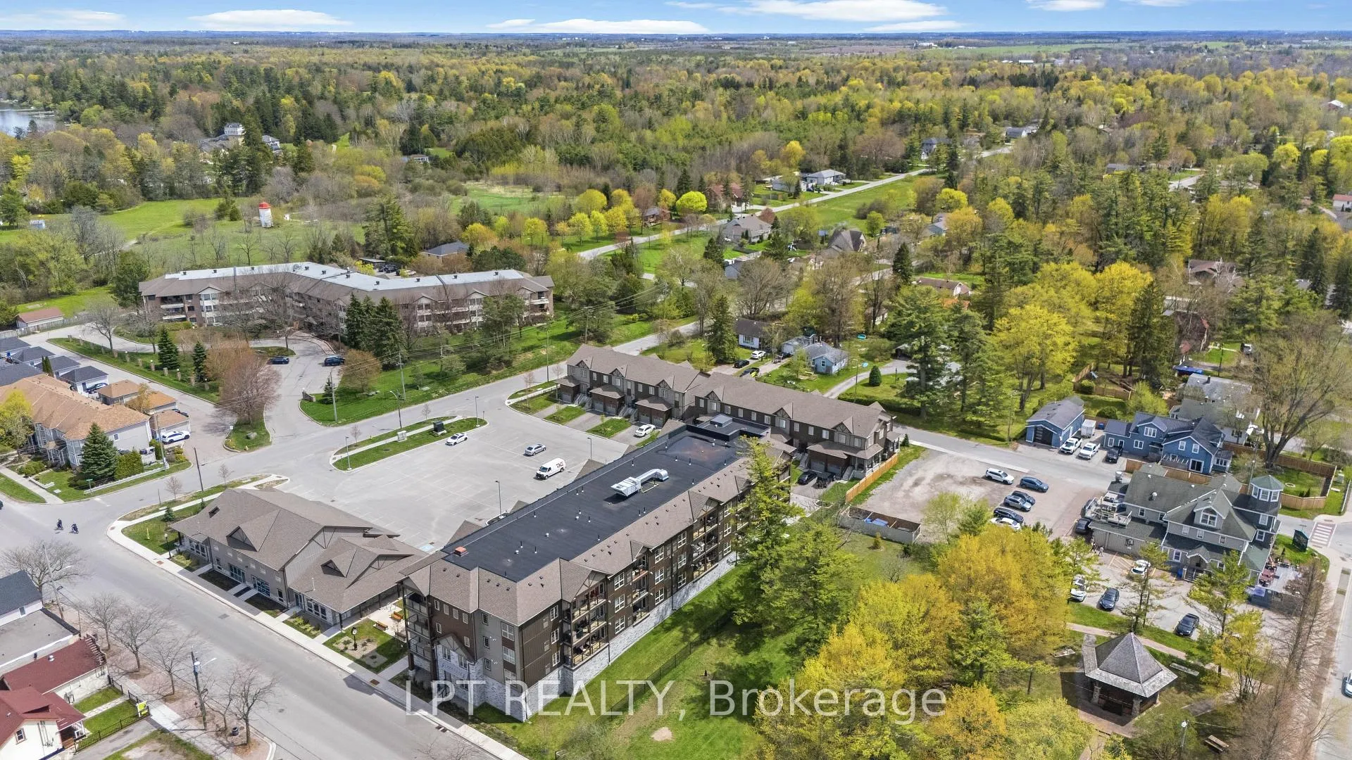 Photo 33 of Unit 303, 110 Grew Boulevard, Georgina, Sutton & Jackson's Point — HOMEH