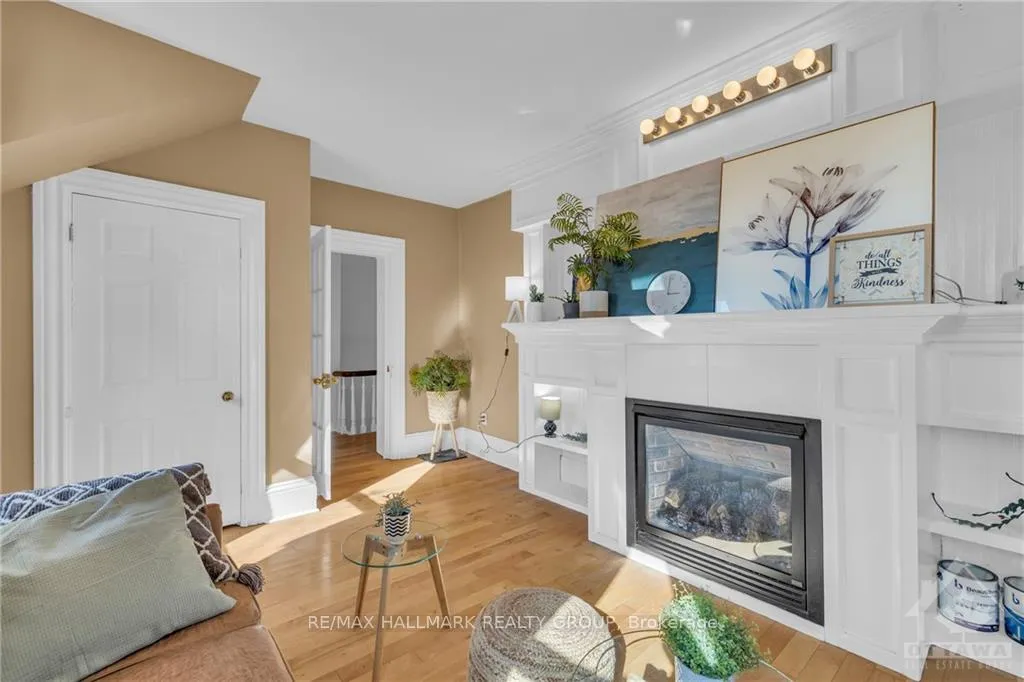 Photo 2 of 15 Elmsley St N Street, Smiths Falls — HOMEH