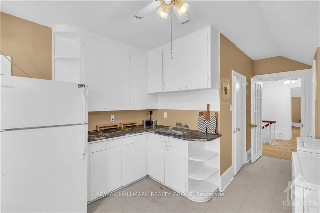 Photo 12 of 15 Elmsley St N Street, Smiths Falls — HOMEH