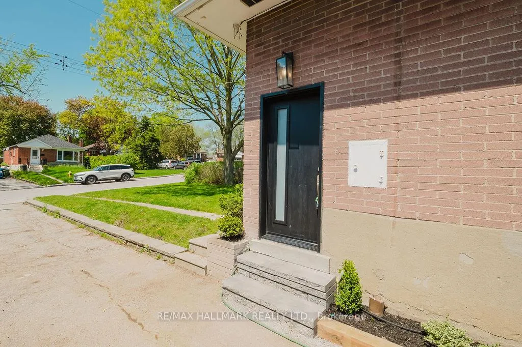 Photo 3 of 53 Fraserton Crescent, Scarborough, Bendale — HOMEH