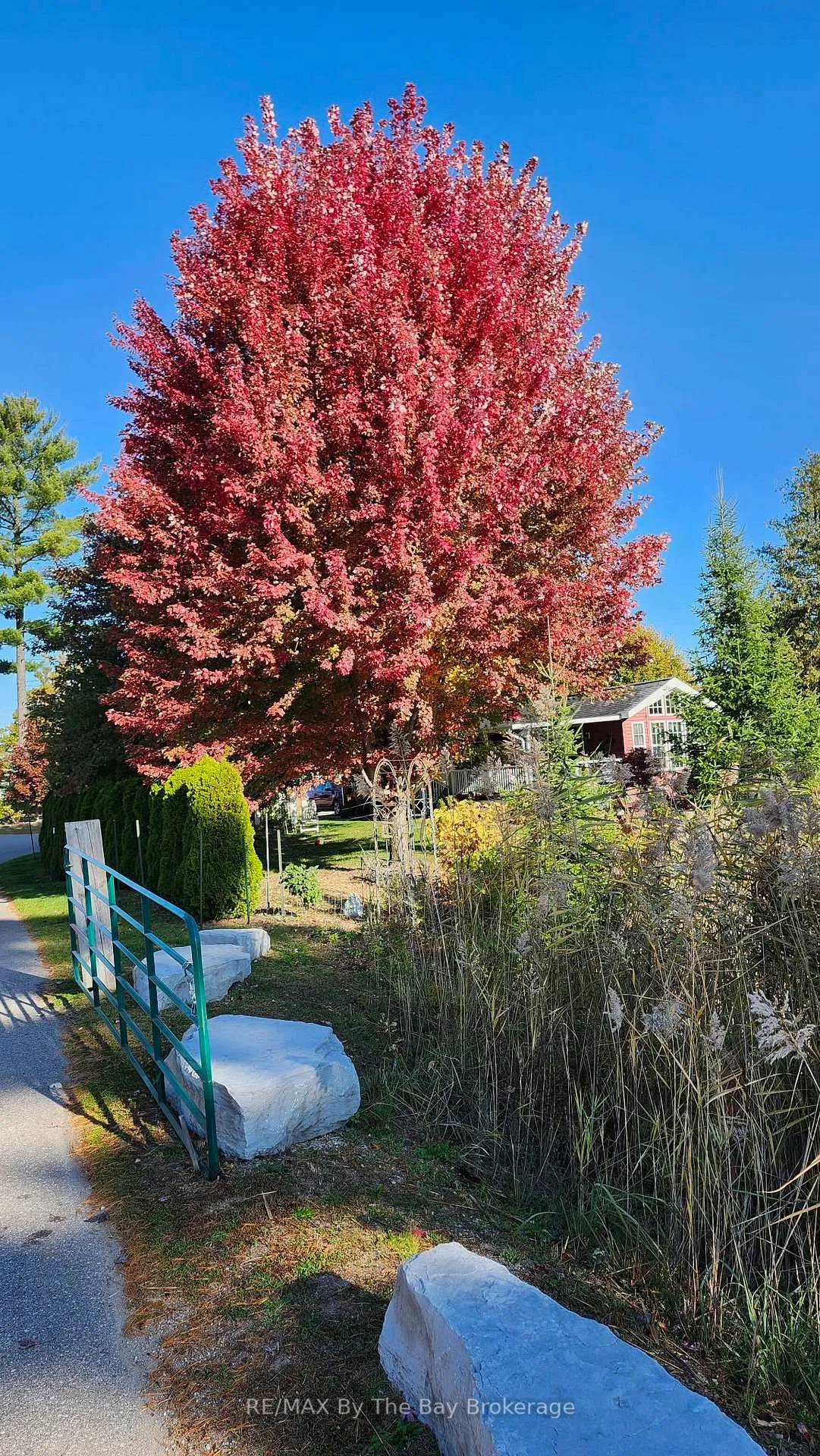 Photo 23 of 1 White Pines Trail, Wasaga Beach — HOMEH