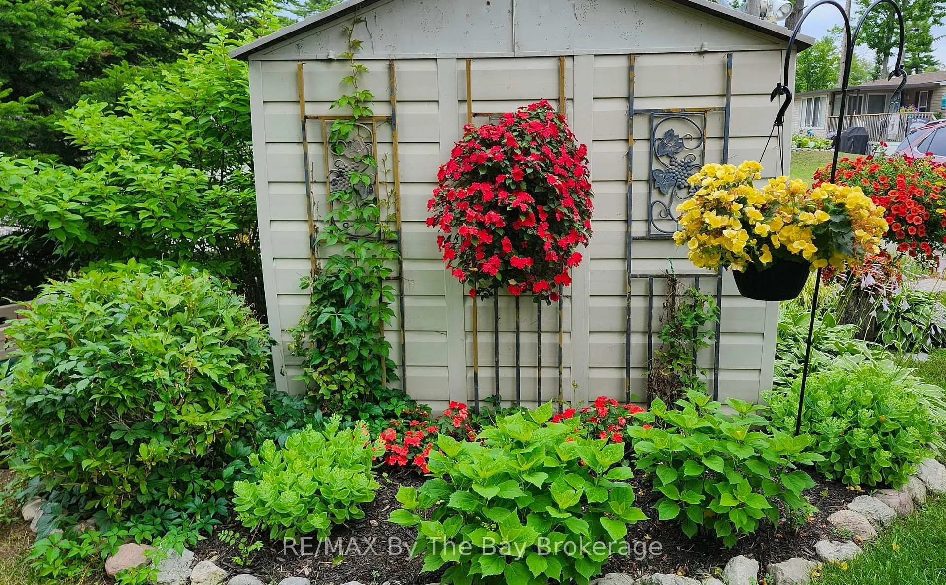 Photo 33 of 1 White Pines Trail, Wasaga Beach — HOMEH
