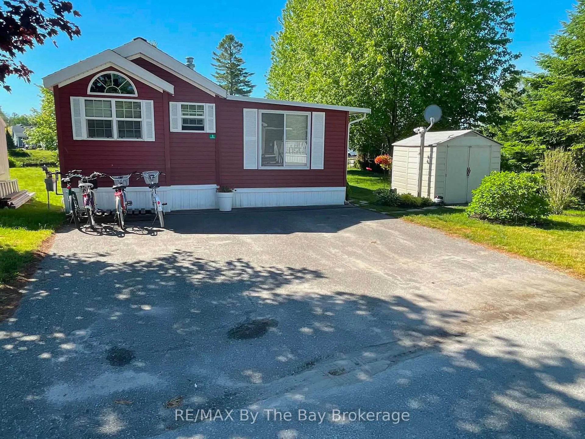 Photo 37 of 1 White Pines Trail, Wasaga Beach — HOMEH