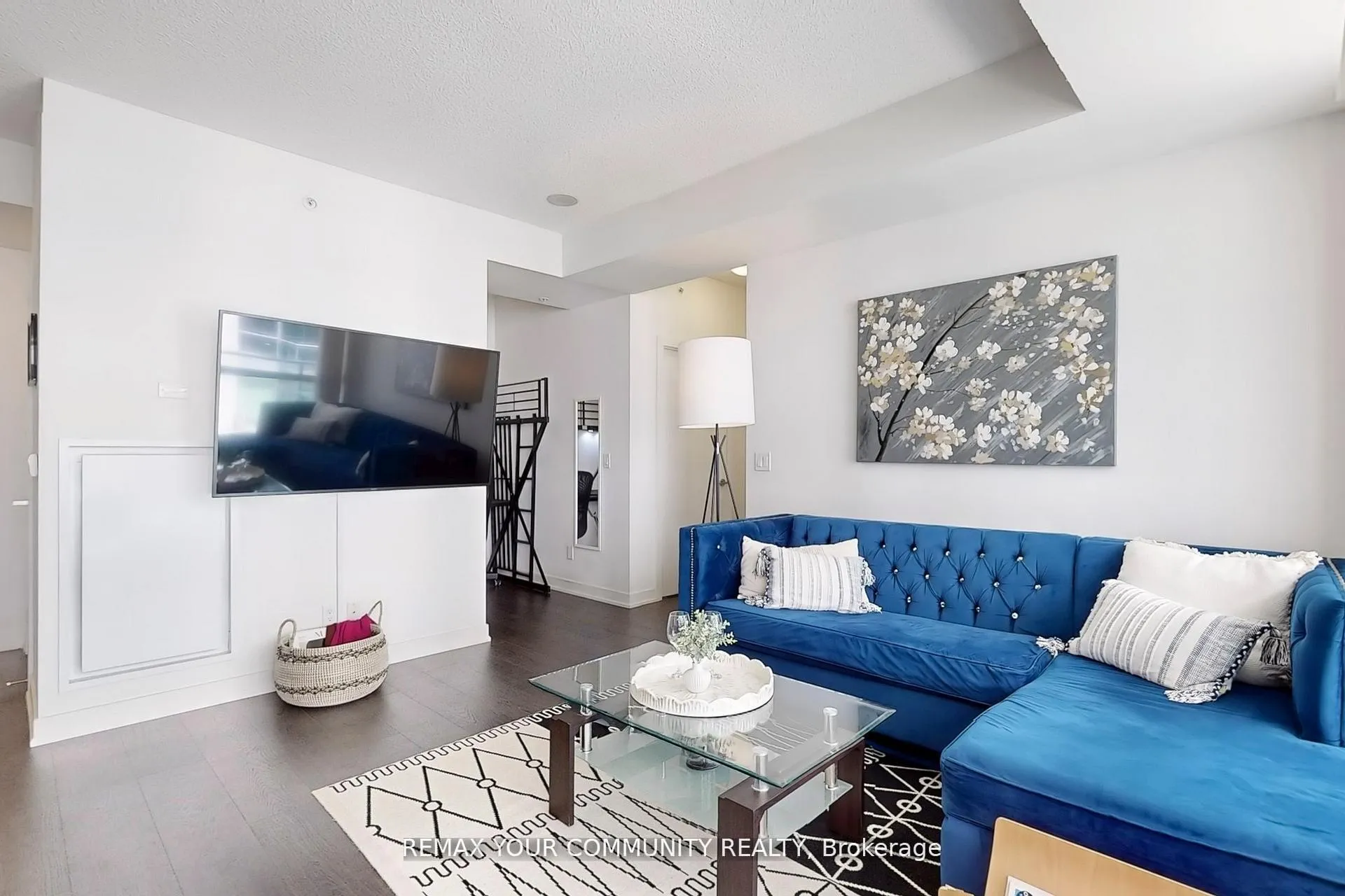 Photo 8 of Unit 408, 30 Nelson Street, Toronto, Waterfront Communities — HOMEH