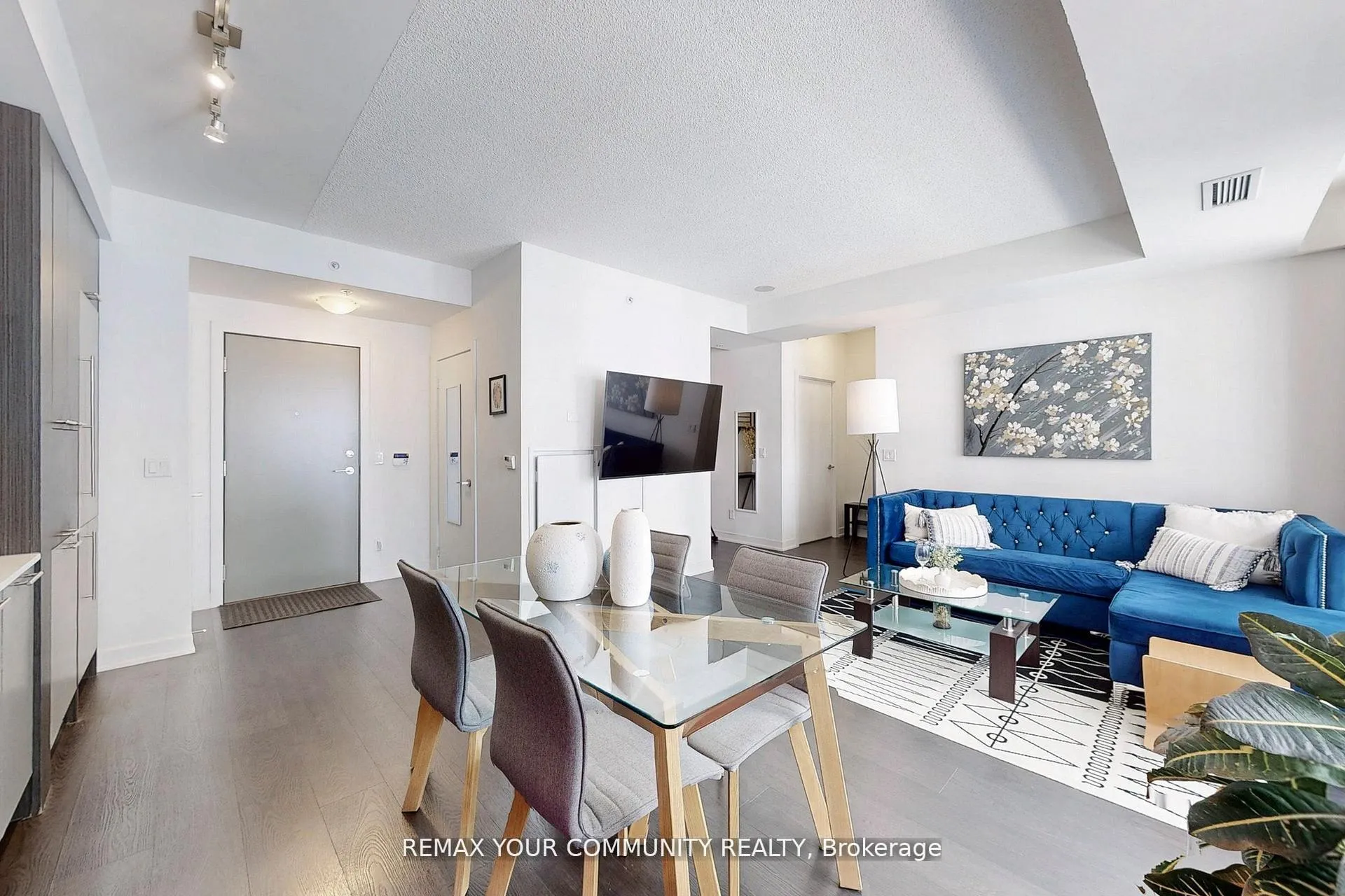 Photo 13 of Unit 408, 30 Nelson Street, Toronto, Waterfront Communities — HOMEH