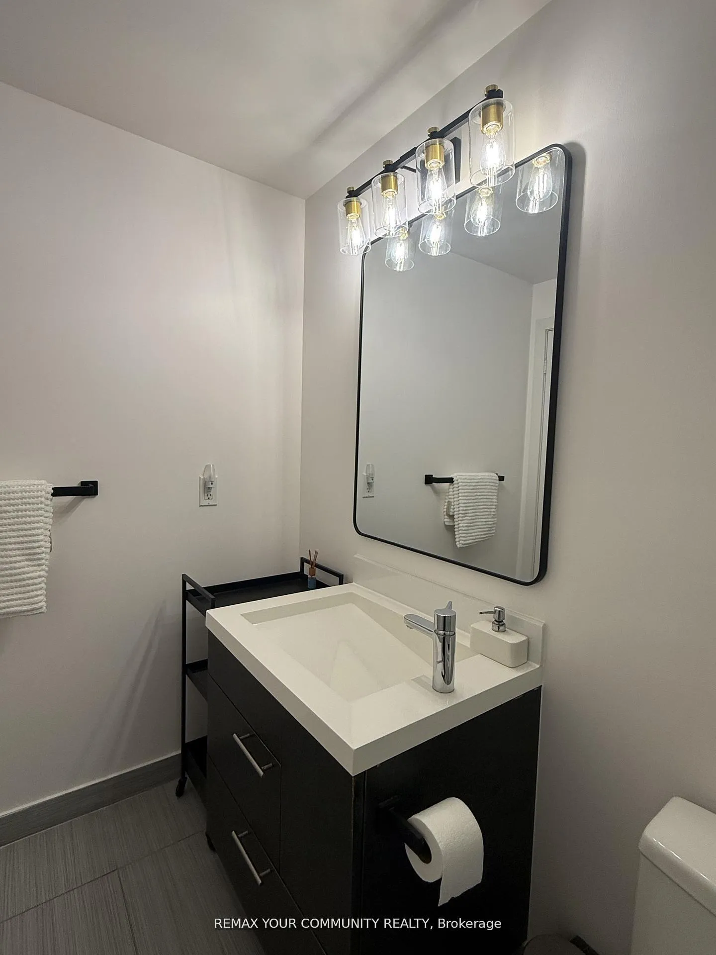 Photo 19 of Unit 408, 30 Nelson Street, Toronto, Waterfront Communities — HOMEH