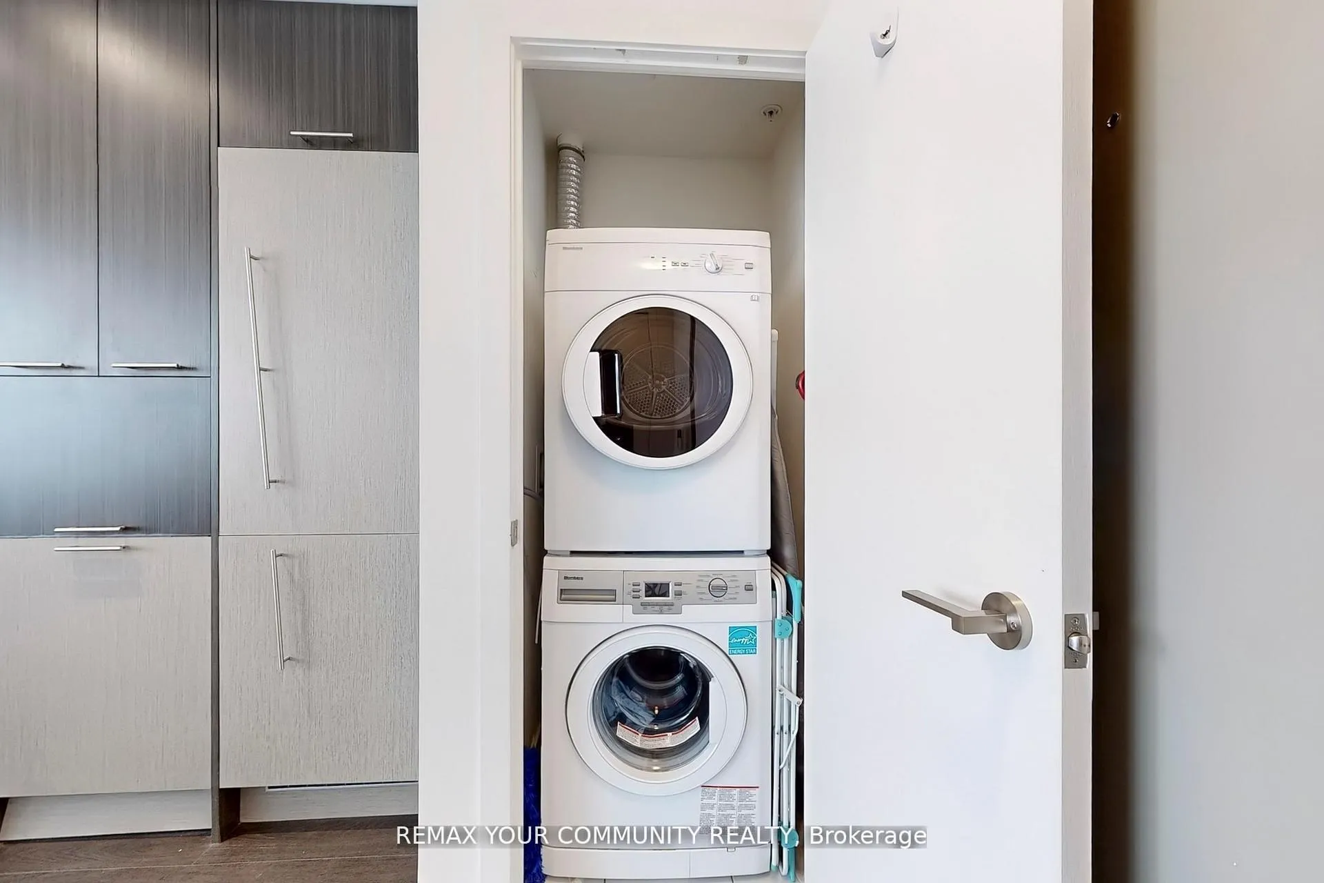 Photo 22 of Unit 408, 30 Nelson Street, Toronto, Waterfront Communities — HOMEH