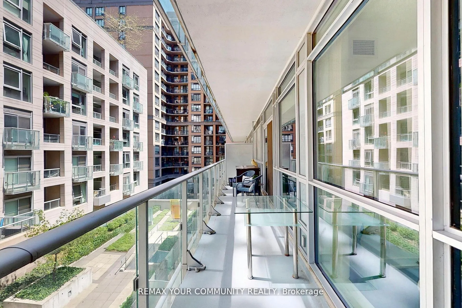 Photo 27 of Unit 408, 30 Nelson Street, Toronto, Waterfront Communities — HOMEH
