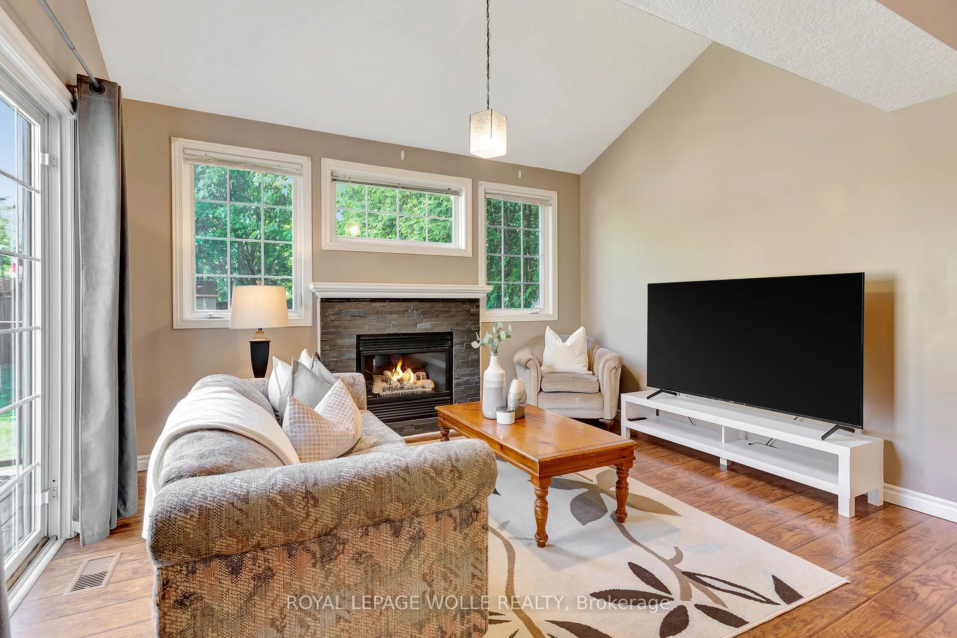 Photo 13 of 85 York Street E, Centre Wellington, Elora/Salem — HOMEH
