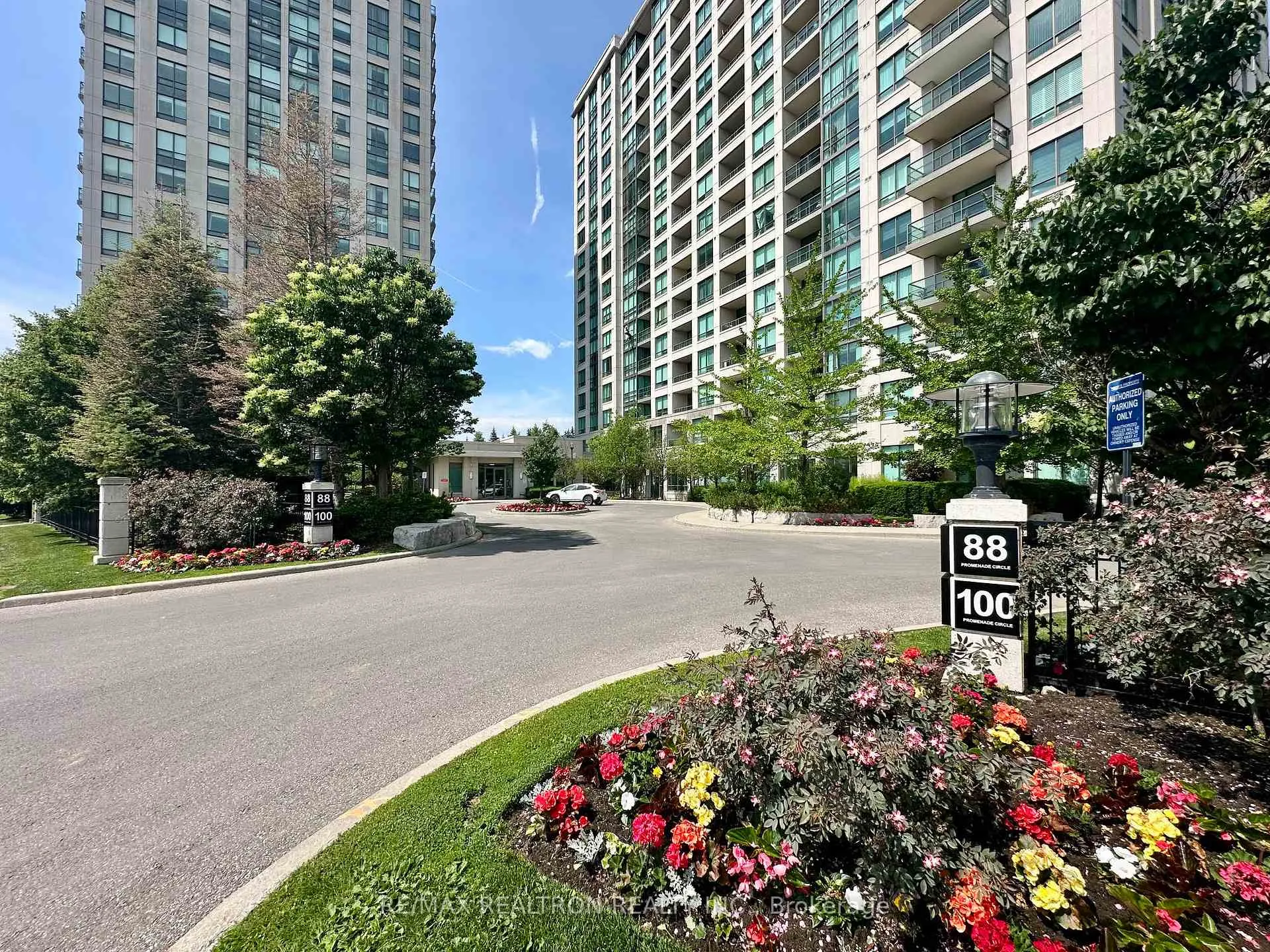Photo 2 of Unit 303, 88 Promenade Circle, Vaughan, Brownridge — HOMEH