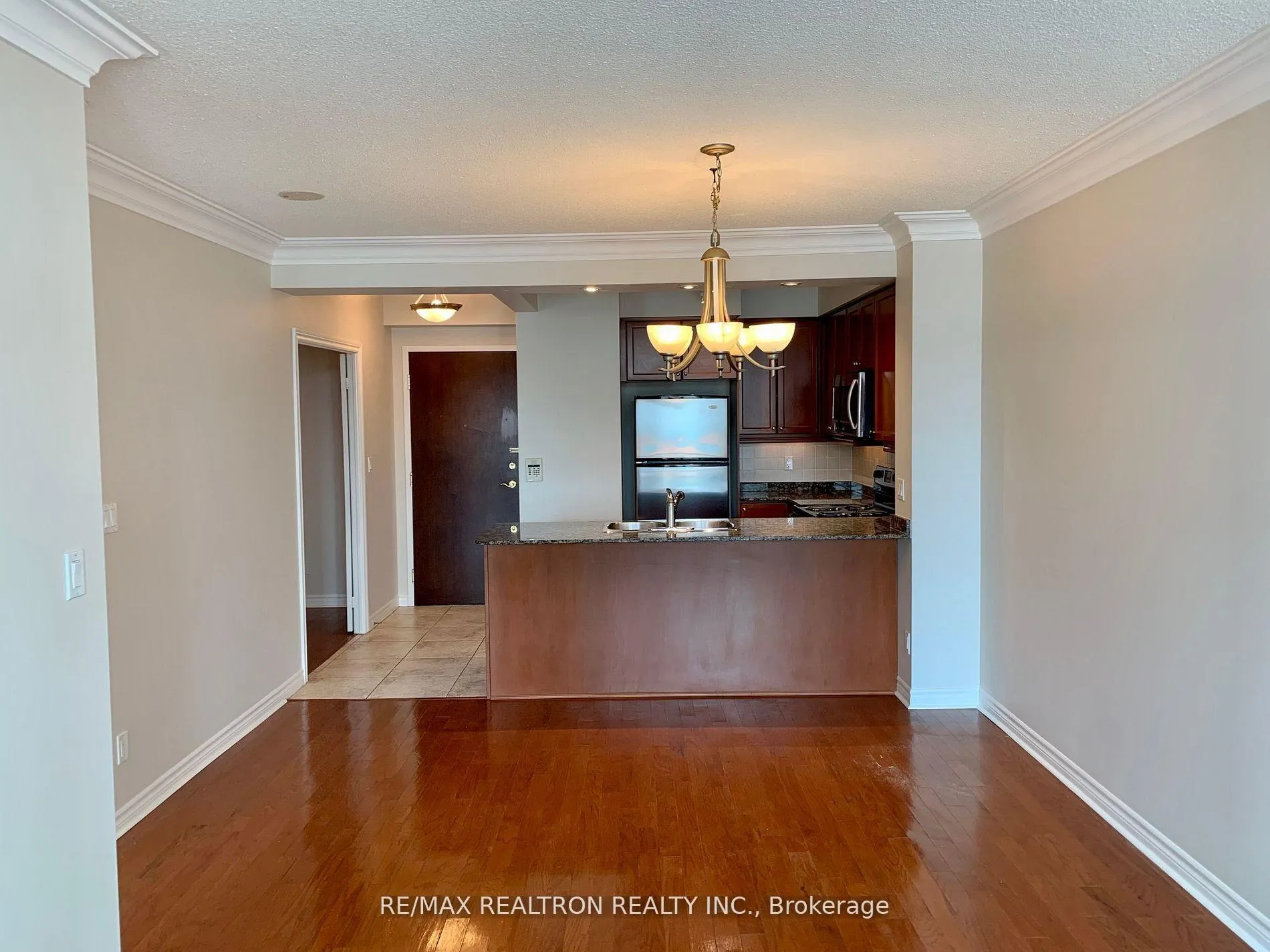 Photo 5 of Unit 303, 88 Promenade Circle, Vaughan, Brownridge — HOMEH