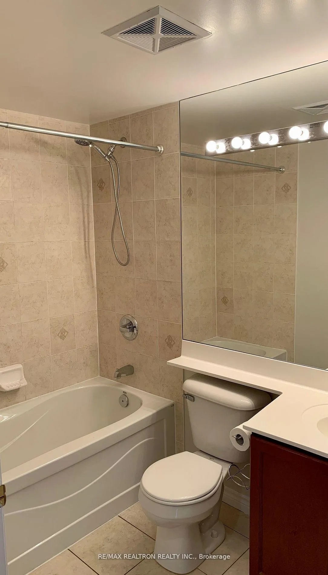 Photo 11 of Unit 303, 88 Promenade Circle, Vaughan, Brownridge — HOMEH