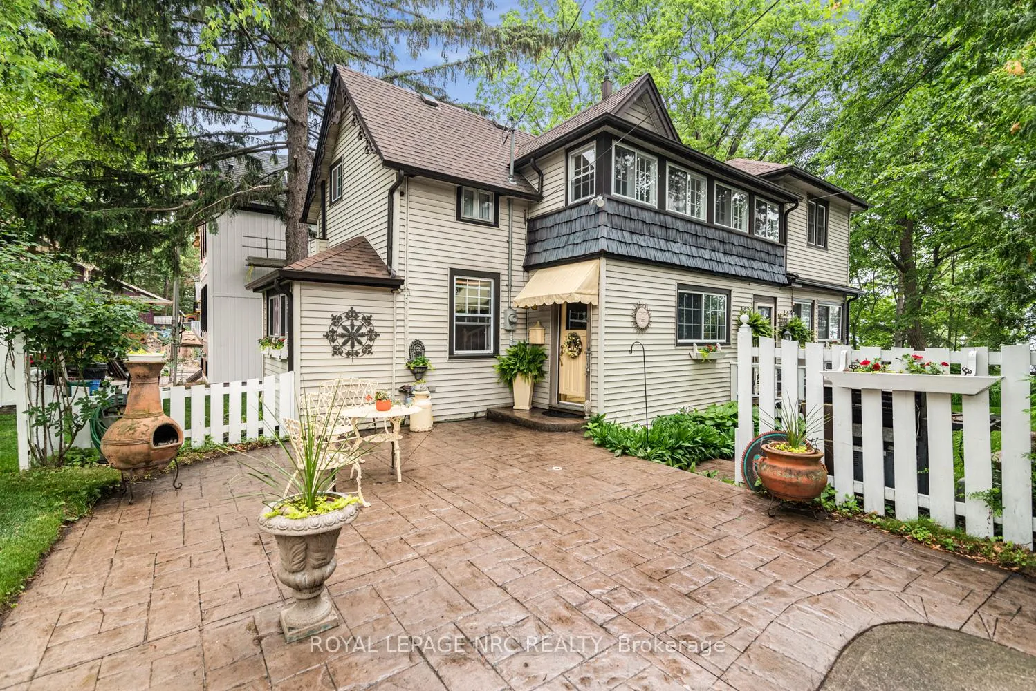Photo 3 of 31 Victoria Terrace N, Grimsby, Grimsby Beach — HOMEH