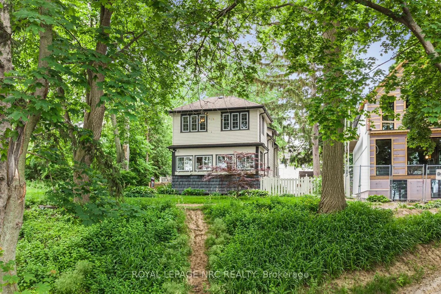 Photo 4 of 31 Victoria Terrace N, Grimsby, Grimsby Beach — HOMEH