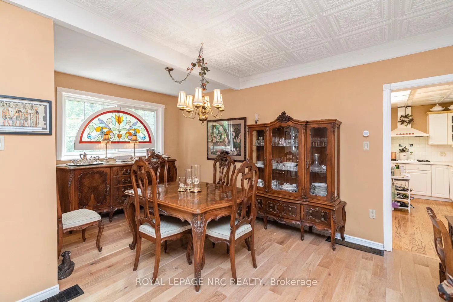 Photo 7 of 31 Victoria Terrace N, Grimsby, Grimsby Beach — HOMEH