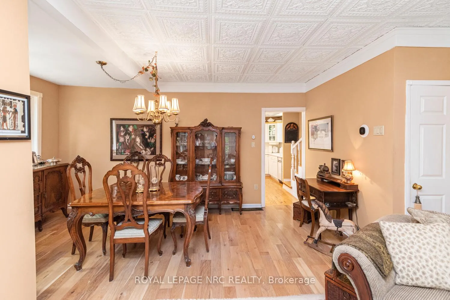 Photo 10 of 31 Victoria Terrace N, Grimsby, Grimsby Beach — HOMEH